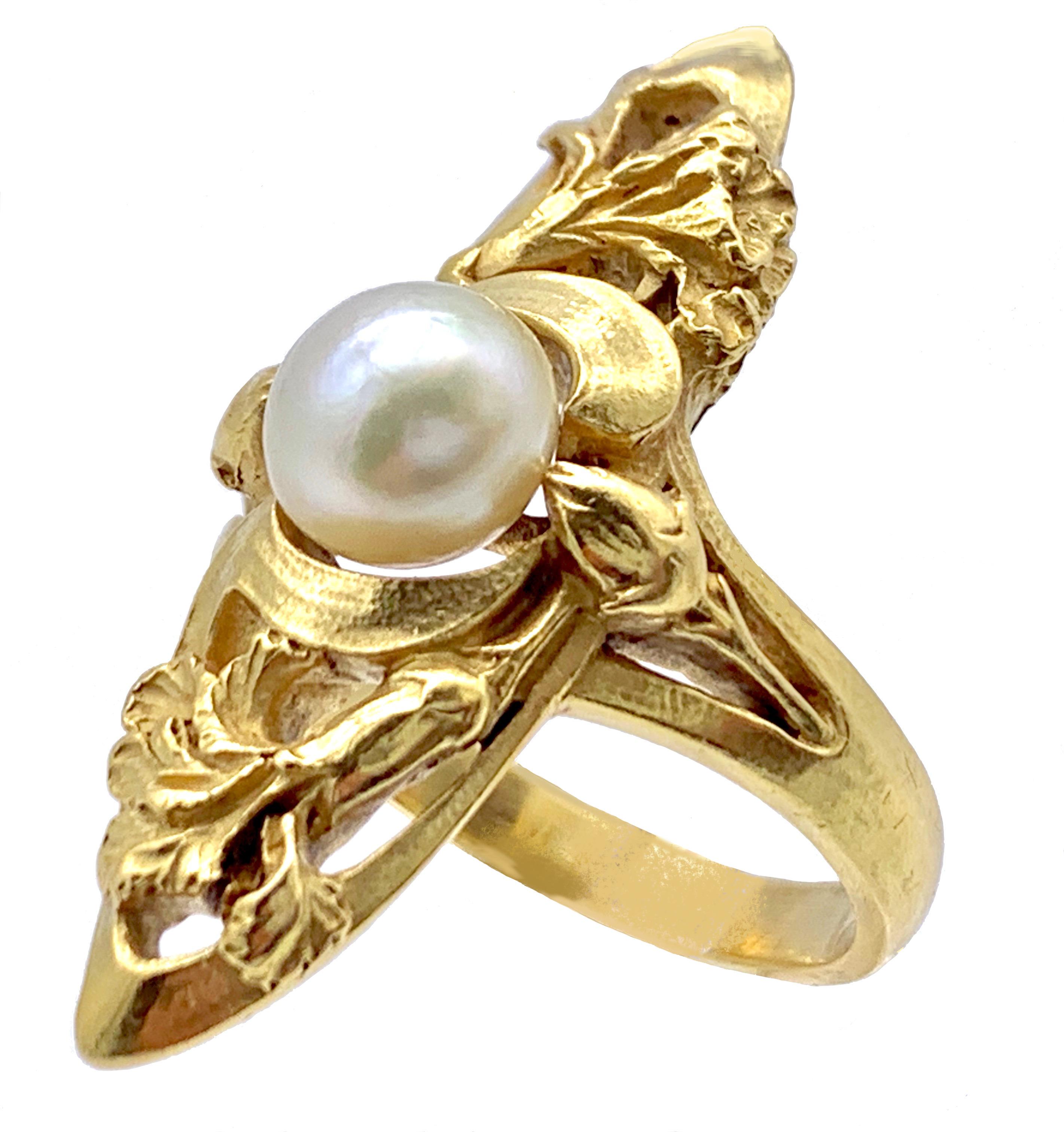 Antiker Jugendstil-Ring mit orientalischen Perlen, 18 Karat Gelbgold, 18 Karat Gelbgold, Irisblütenknospen (Art nouveau) im Angebot