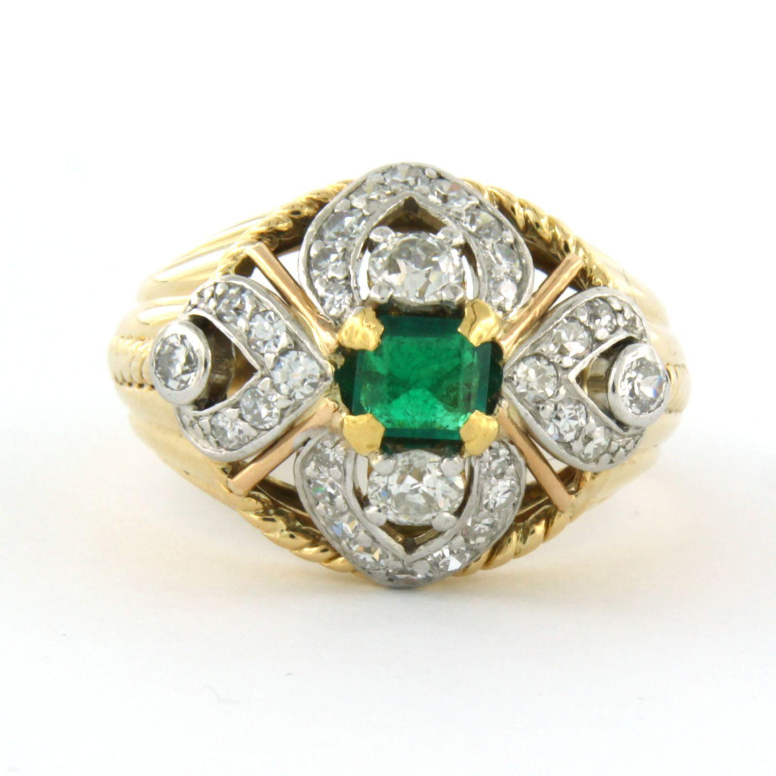 ART NOUVEAU - 18k bicolour gold ring set with emerald and diamond 1.00 ct - F/G- VS/SI, ring size U.S. 7.5 - EU. 17.75(56)

detailed description:

the top of the ring is 1.4 cm wide by 7.4 mm high

Ring size U.S. 7.5 - EU. 17.75(56), ring can be