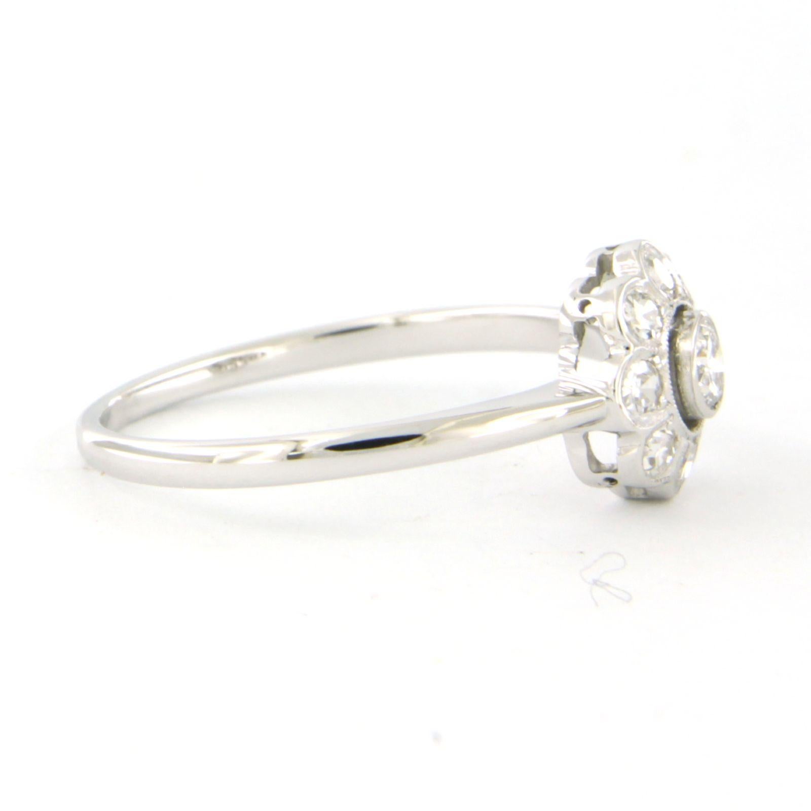 Ring aus 14 Karat Gold mit einem alten europäischen Diamanten im Einzelschliff von bis zu 0,35ct - F/G - VS/SI - Ringgröße US 7.5 - EU 18(56)

Ausführliche Beschreibung

Die Oberseite des Rings hat einen Durchmesser von 9,1 mm in der Breite und 4,1