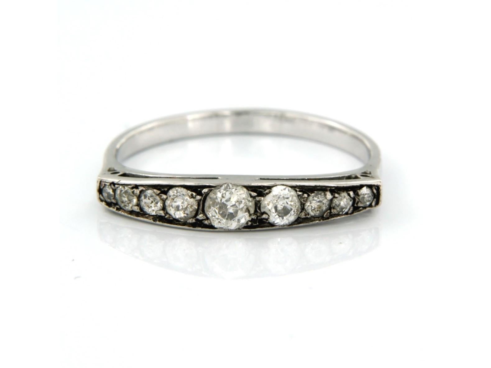 Bague en or blanc 14k et argent sertie de diamants taille ancienne jusqu'à 0,60 ct - F/G - SI - taille de bague US 8 - EU 18,25 (57)

Description détaillée :

La face avant de l'anneau mesure 3,7 mm de large et 3,4 mm de haut.

Bague de taille US 8