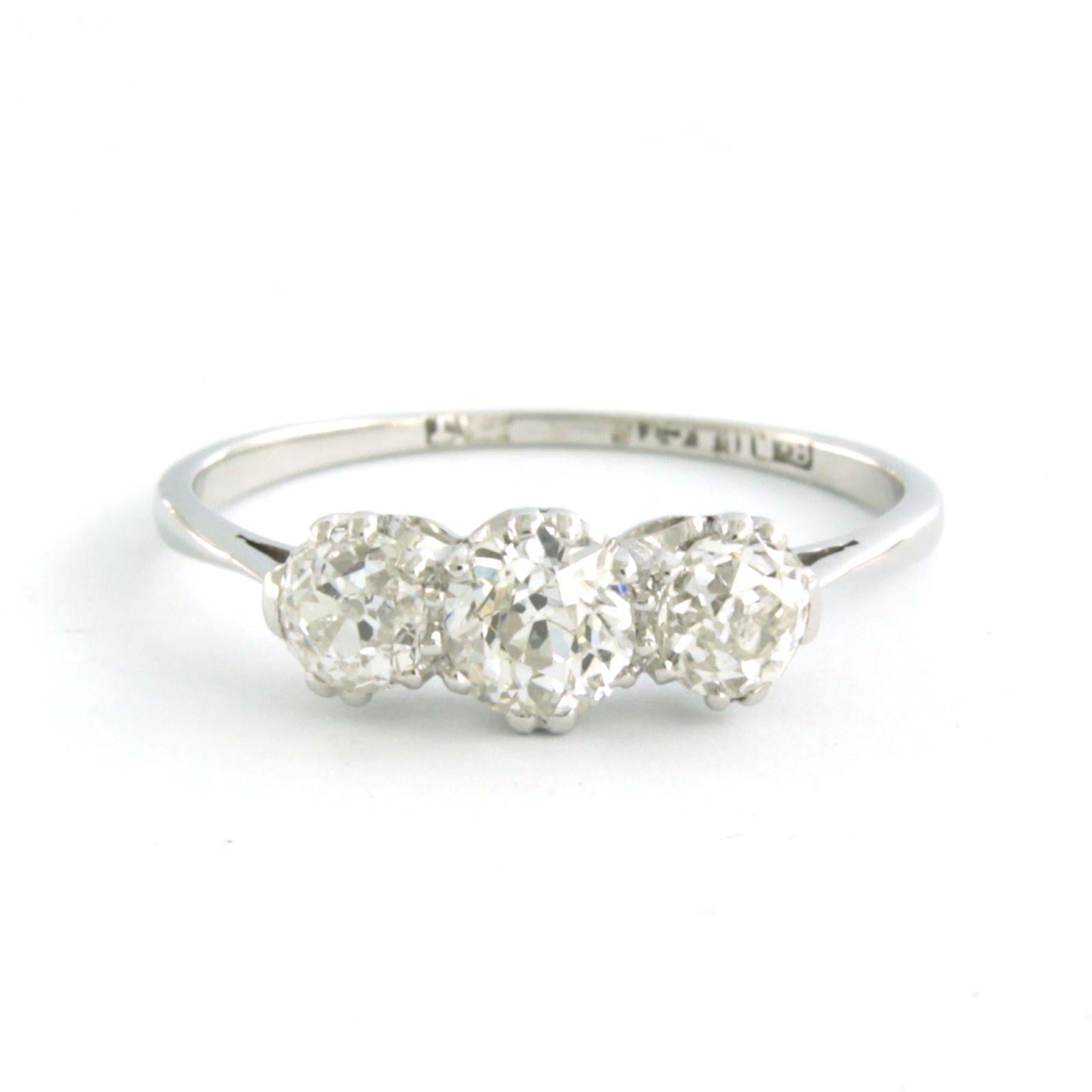 18 kt white gold with platinum three stones ring with old mine cut diamonds up to 1.70ct - G/H - Si - ringsize U.S. 8.5 - EU 18.5(58)

detailed description

the top of the ring is 5.7 mm wide and 5.3 mm high

ring size U.S. 8.5 - EU 18.5(58), ring