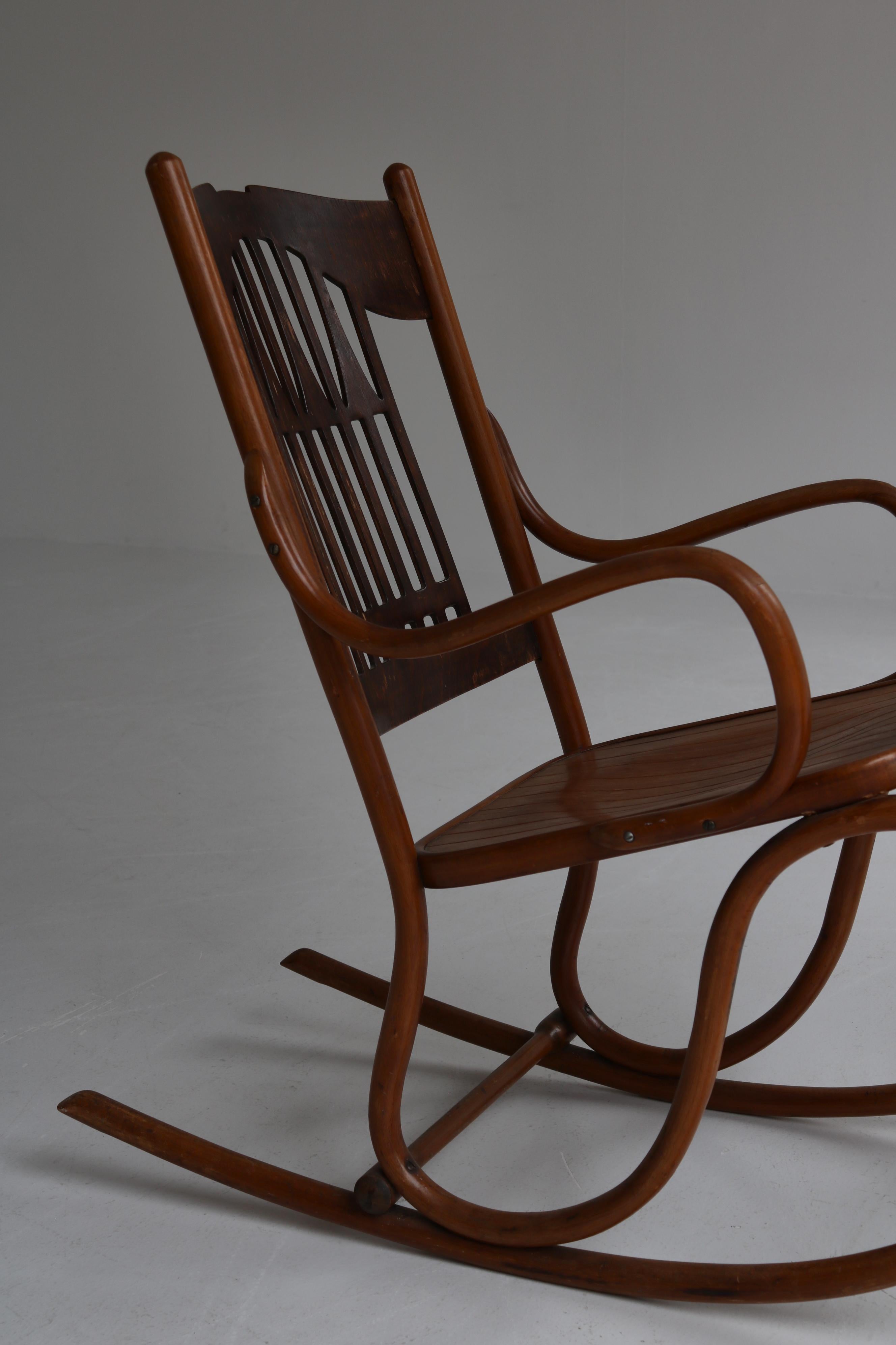 Art Nouveau Rocking Chair by Gustav Siegel for Jacob & Josef Kohn, Austria, 1904 In Fair Condition In Odense, DK