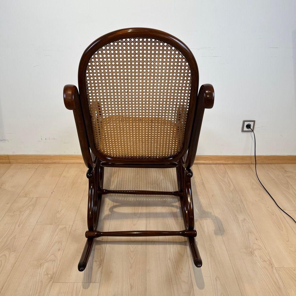 Jugendstil Rocking Chair by Thonet, Stained Beech, Weave, Austria circa 1910 For Sale 4