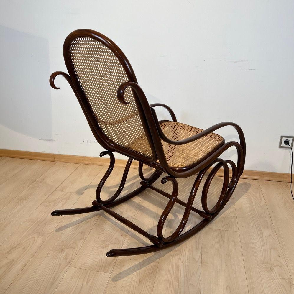 Jugendstil Rocking Chair by Thonet, Stained Beech, Weave, Austria circa 1910 For Sale 5