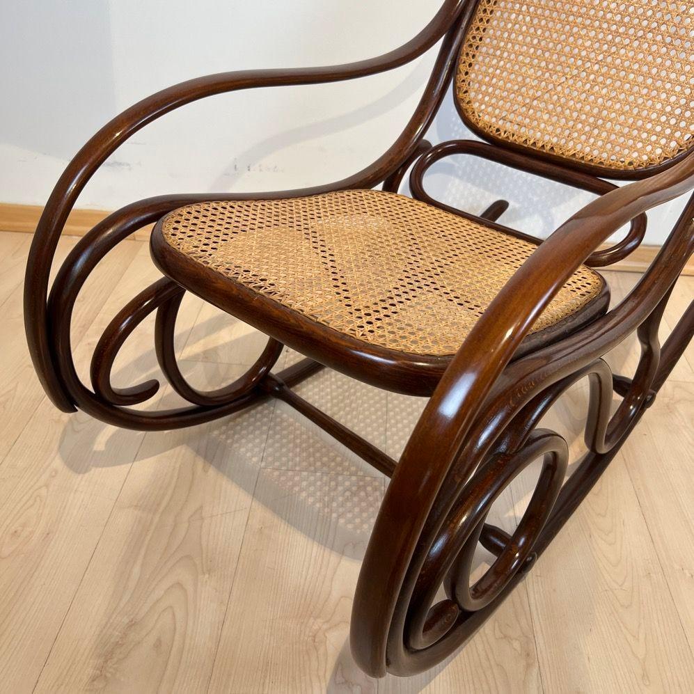 Wicker Jugendstil Rocking Chair by Thonet, Stained Beech, Weave, Austria circa 1910 For Sale