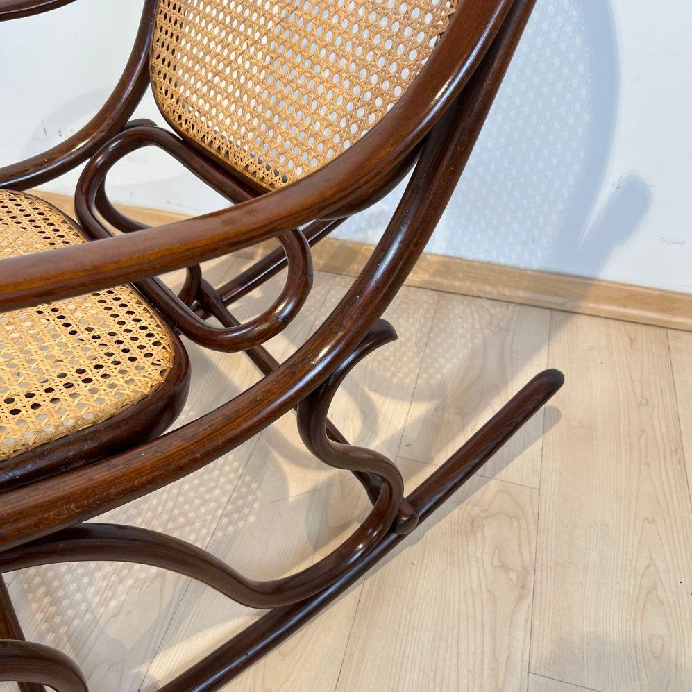 Jugendstil Rocking Chair by Thonet, Stained Beech, Weave, Austria circa 1910 For Sale 2