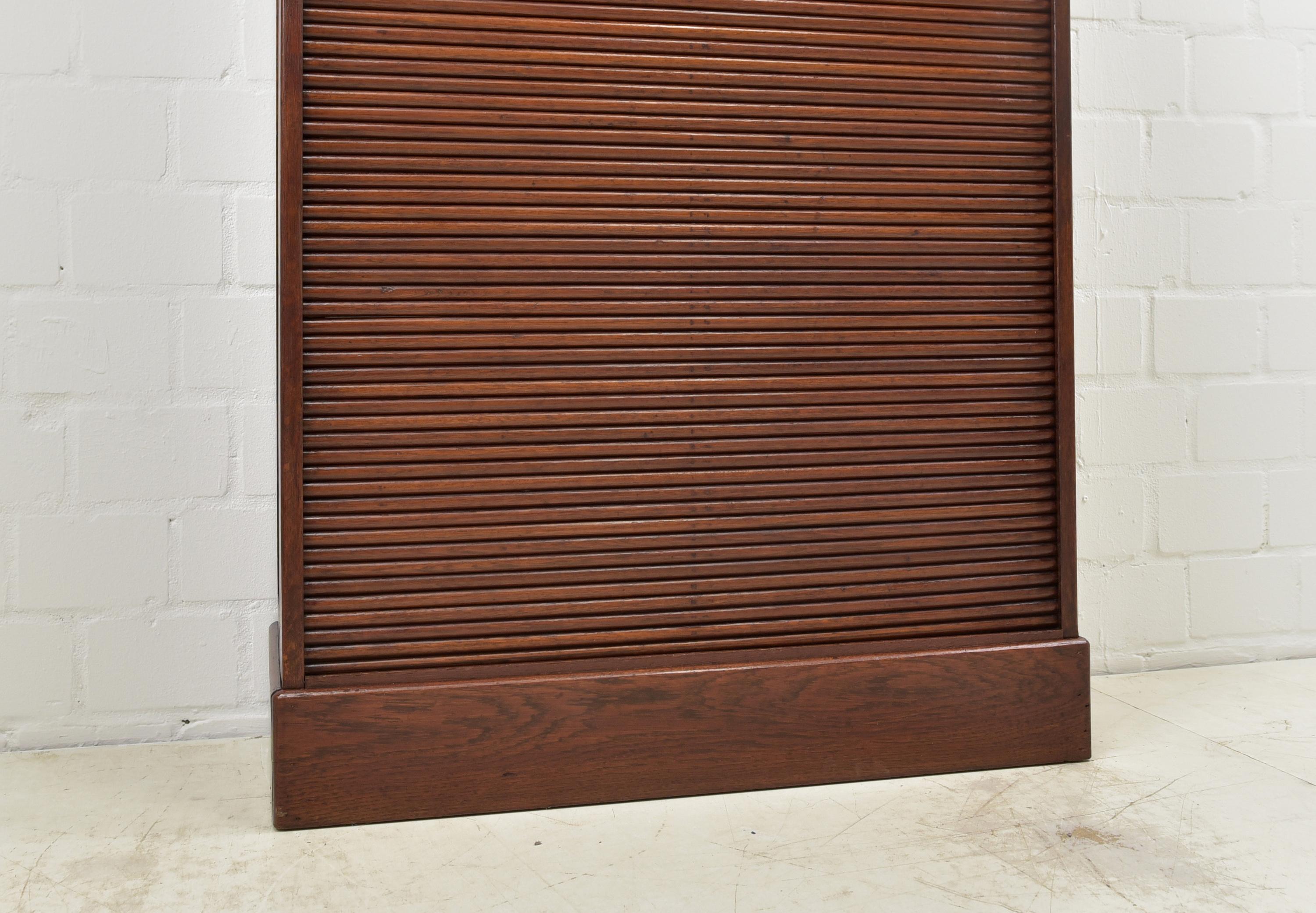 Roller Shutter-Schrank/Büroschrank aus Eiche im Jugendstil, 1910 1
