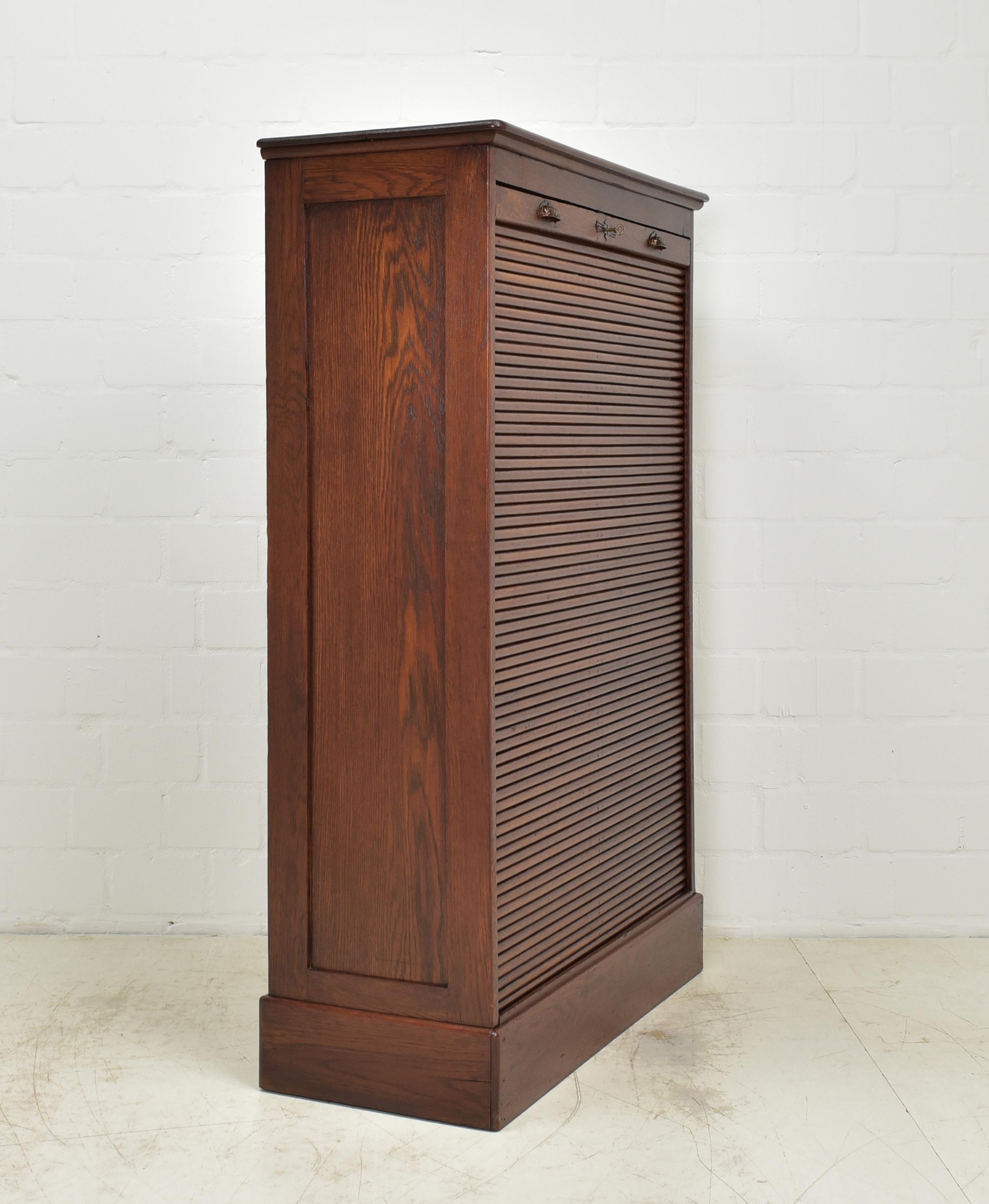 Roller Shutter-Schrank/Büroschrank aus Eiche im Jugendstil, 1910 2