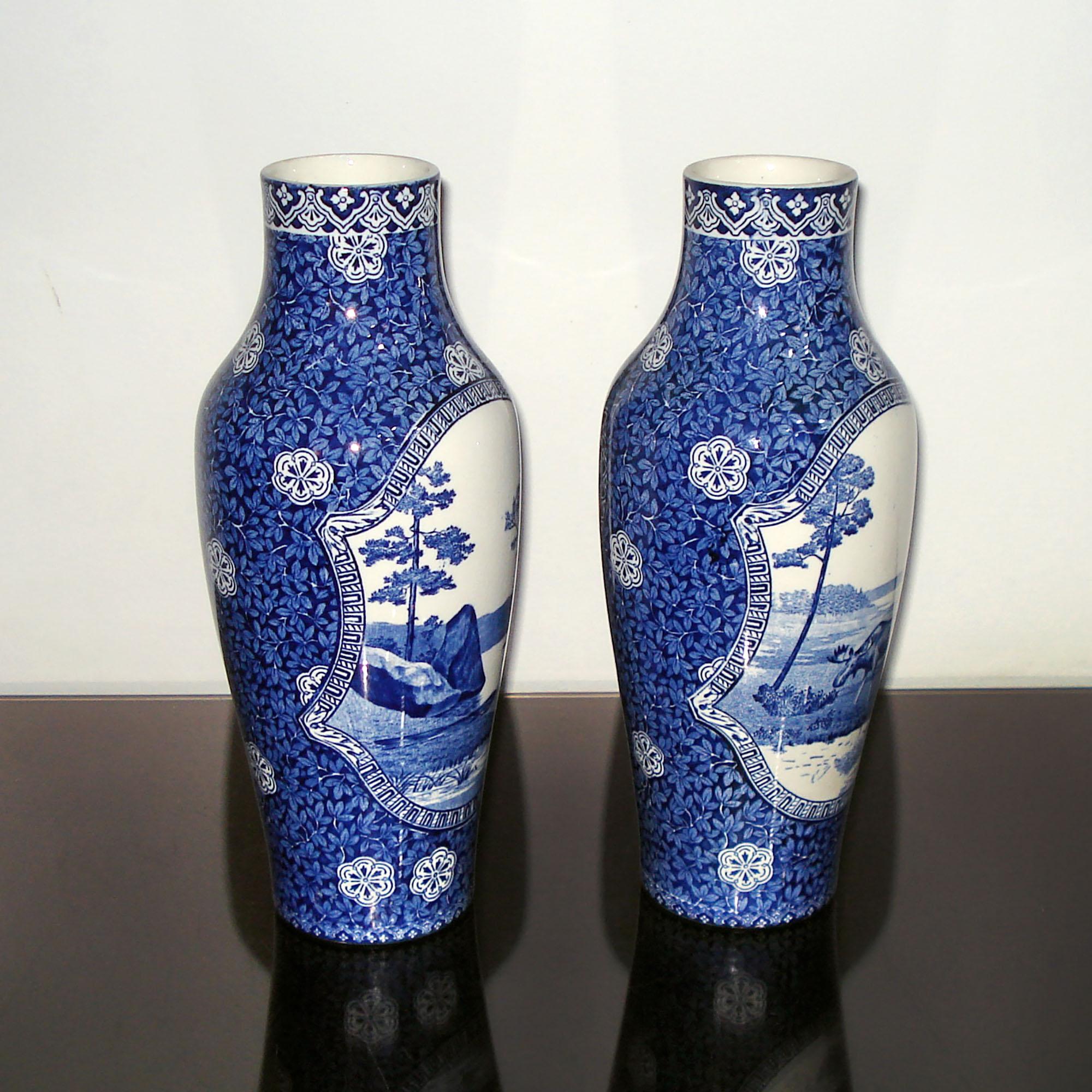 Hand-Painted Art Nouveau Rörstrand Pair of Porcelain Vases, Sweden, 19th Century For Sale