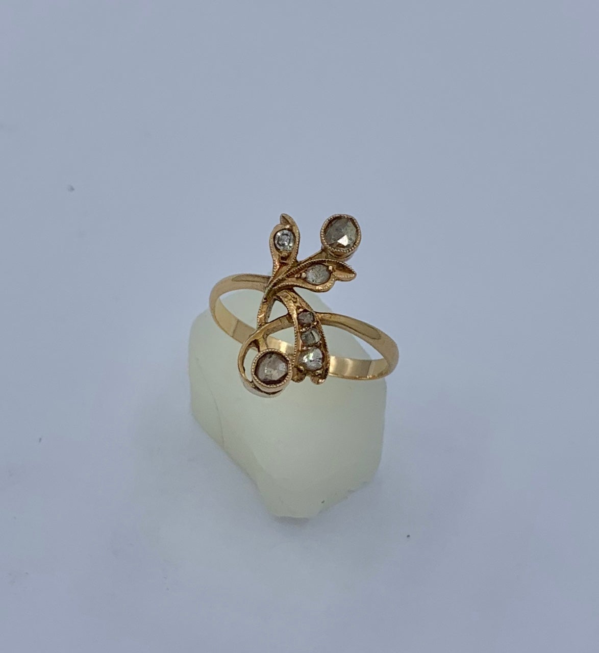Verlobungsring aus 18 Karat Gold mit Blumenring im Jugendstil mit Diamant im Rosenschliff und Diamant im Rosenschliff (Art nouveau)