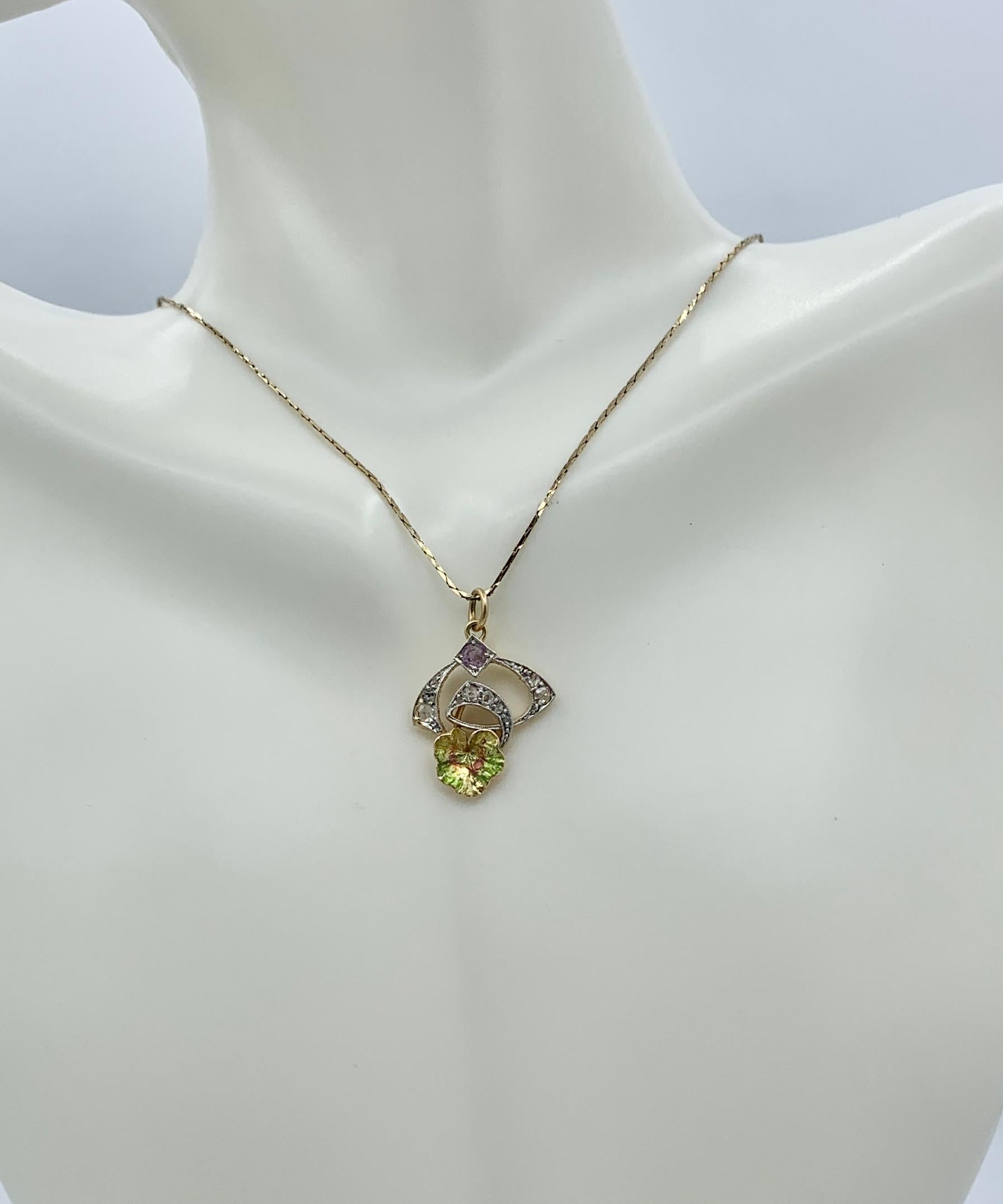 Taille rose Pendentif Art Nouveau en or 14 carats à breloque en forme de nénuphar avec améthyste et diamant taille rose en vente