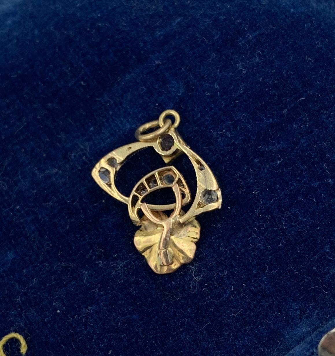Pendentif Art Nouveau en or 14 carats à breloque en forme de nénuphar avec améthyste et diamant taille rose en vente 3