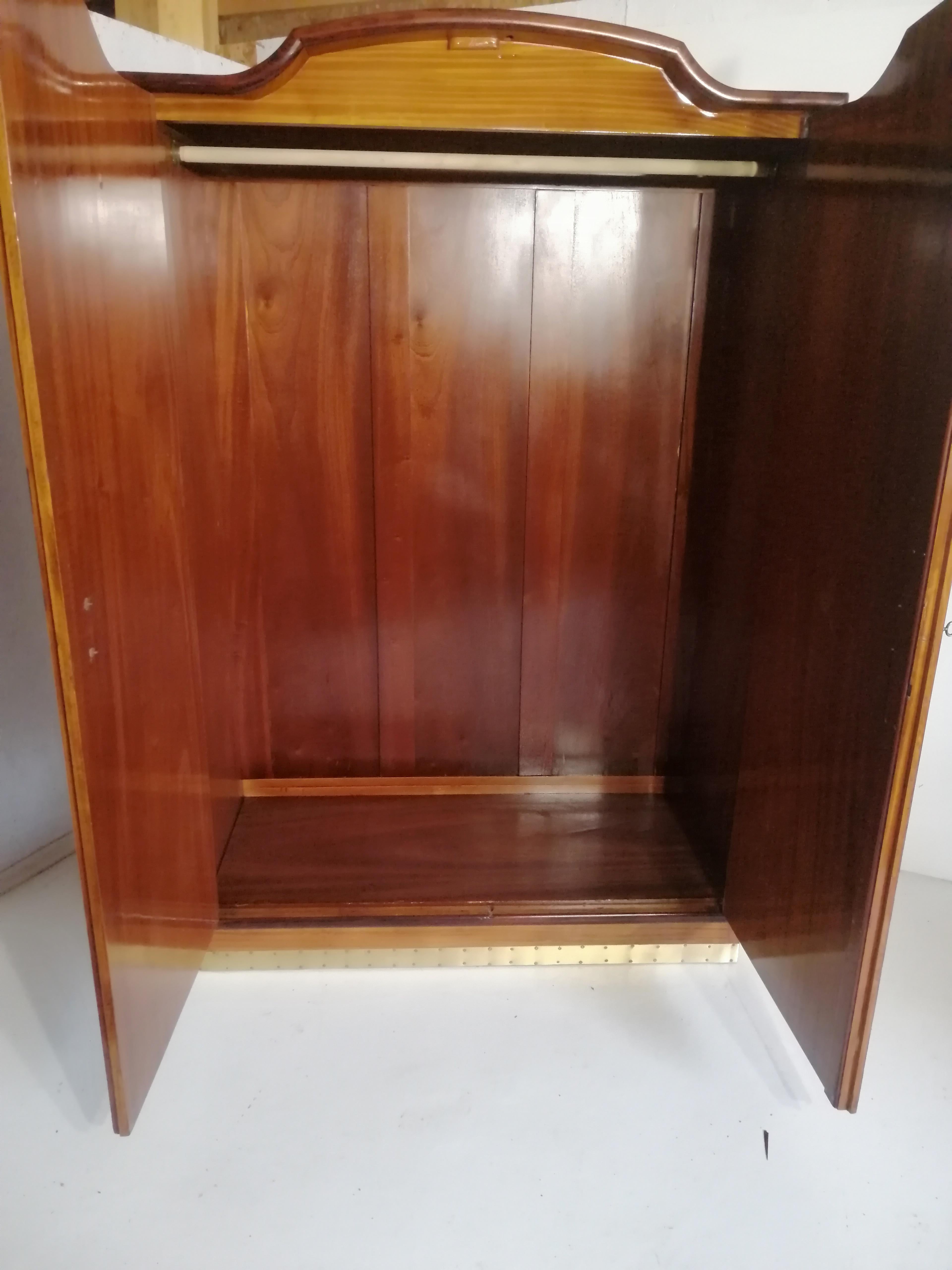 Jugendstil-Schrank aus Rosenholz im Angebot 9