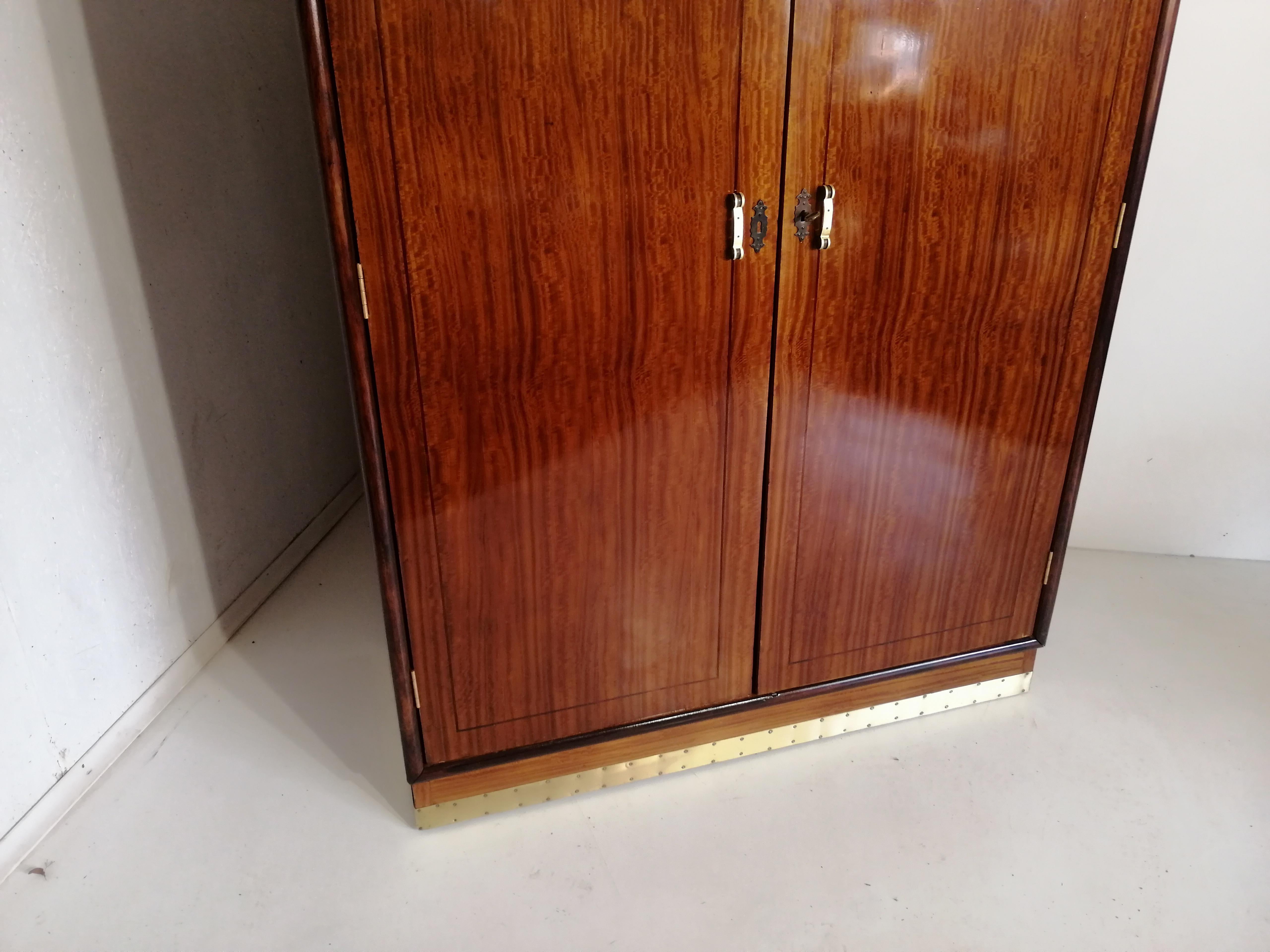 Art nouveau Armoire Art Nouveau en bois de rose en vente