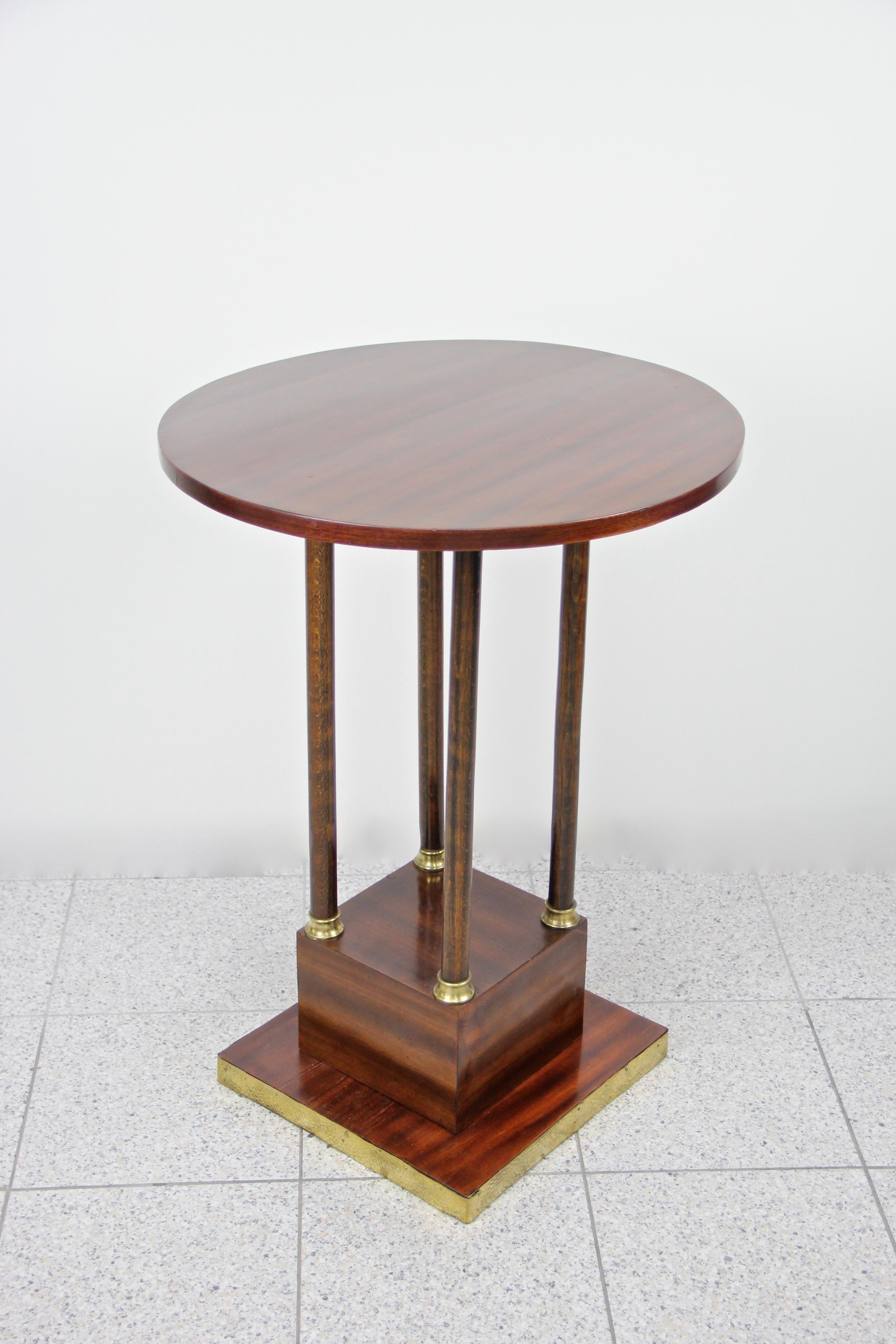 Art Nouveau Round Mahogany Coffee Table Early 20th Century, Austria, circa 1910 For Sale 4