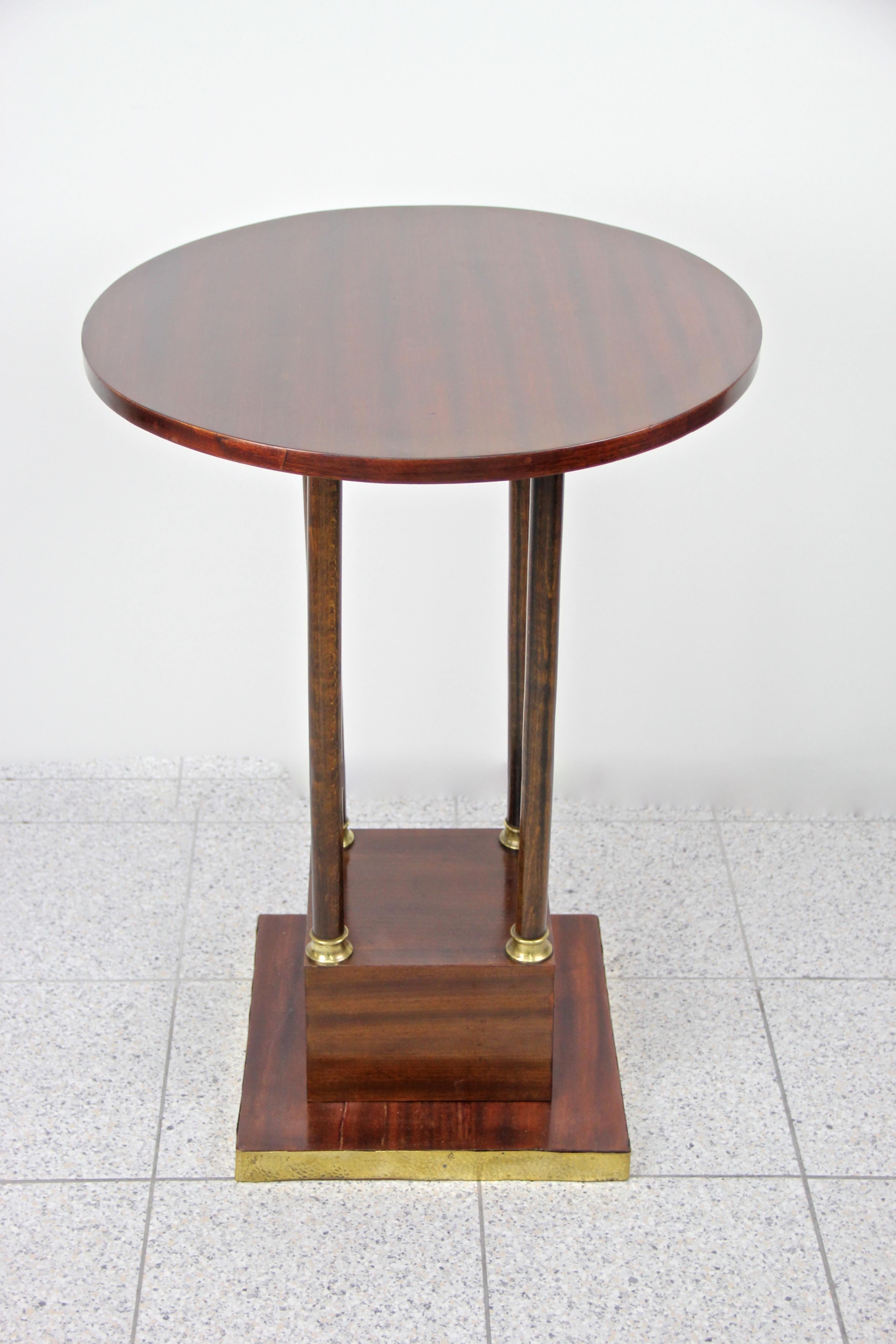 Exceptional round Art Nouveau mahogany coffee table from the early 20th century in Austria. Artfully handcrafted around 1910 in Vienna, this round coffee or side table impresses with an absolute outstanding design: finest mahogany veneer was used in