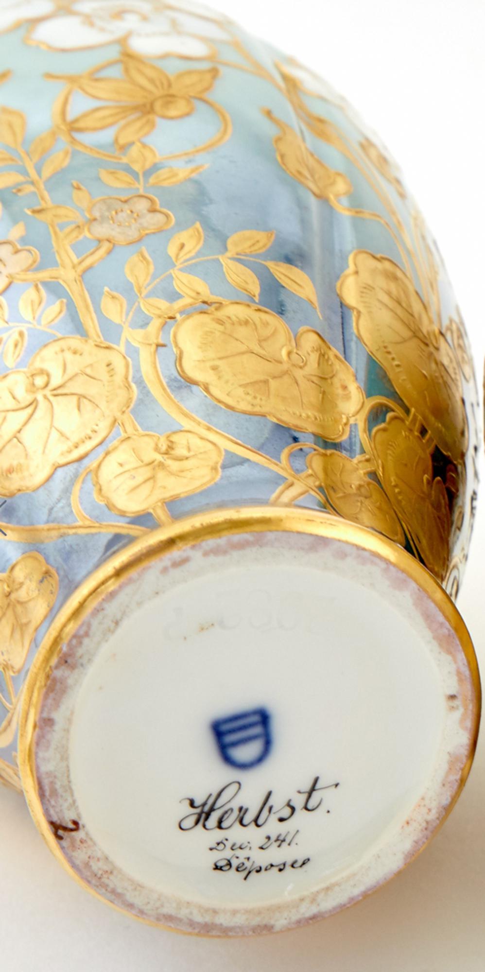  Vase de cabinet portraitiste Royal Vienna Art Nouveau peint à la main Bon état à New York, NY