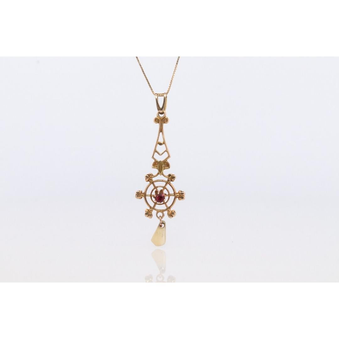 Donna Lavaliere in oro 10k con rubino e perle in stile liberty in vendita