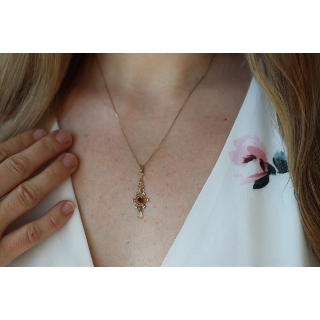 Lavaliere in oro 10k con rubino e perle in stile liberty in vendita 2