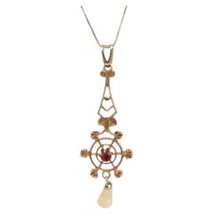Art Nouveau Rubis et Perle en graine Bouton d'or 10k Lavaliere