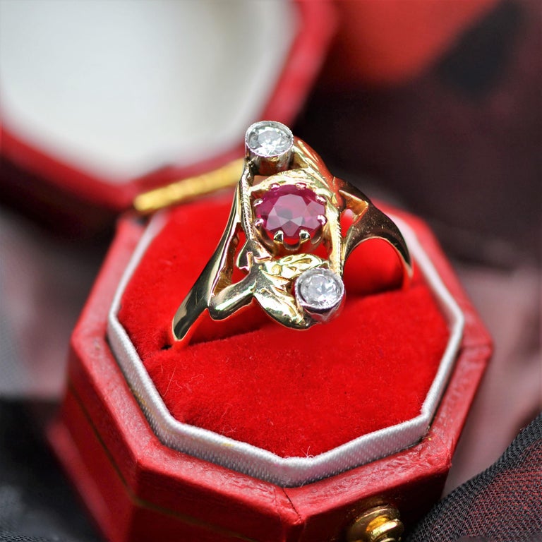 Art Nouveau Ruby Diamonds 18 Karat Yellow Gold Ring In Good Condition For Sale In Poitiers, FR