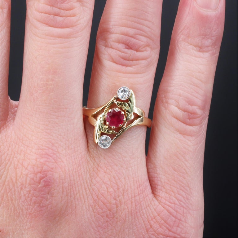 Art Nouveau Ruby Diamonds 18 Karat Yellow Gold Ring For Sale 2