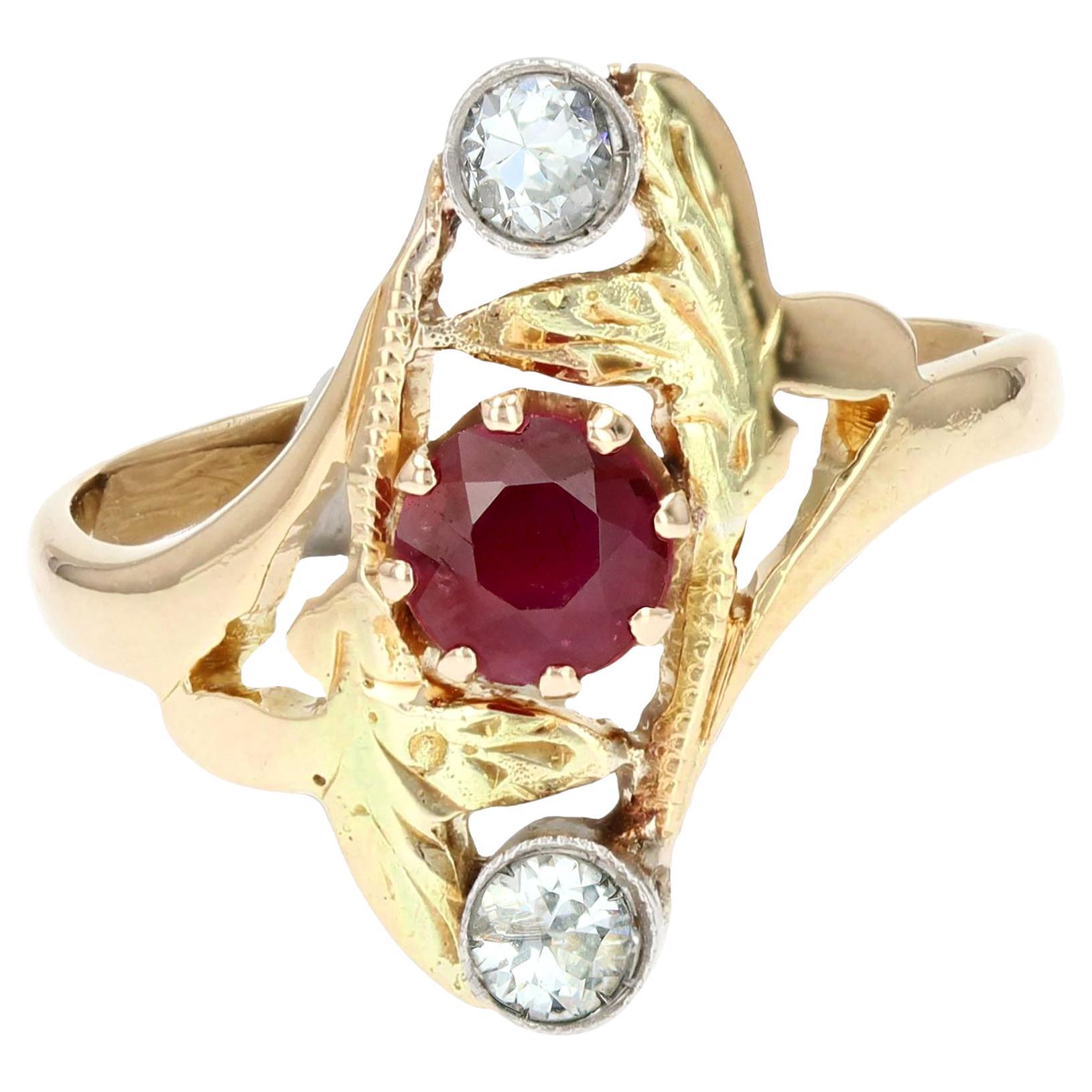 Jugendstil-Ring mit Rubin und Diamanten aus 18 Karat Gelbgold