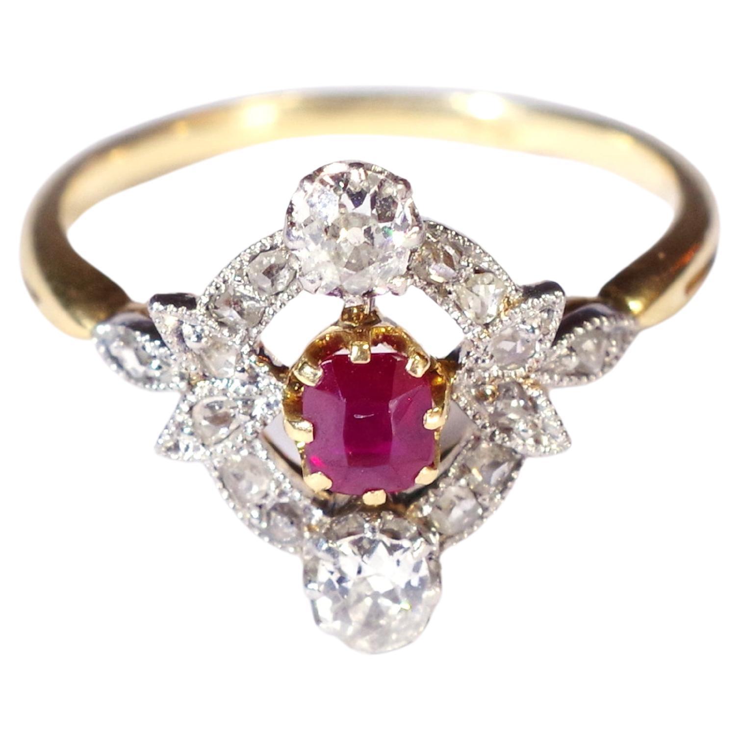 Art Nouveau ruby ring in 18 karat yellow gold and platinum, pigeon's blood ruby For Sale