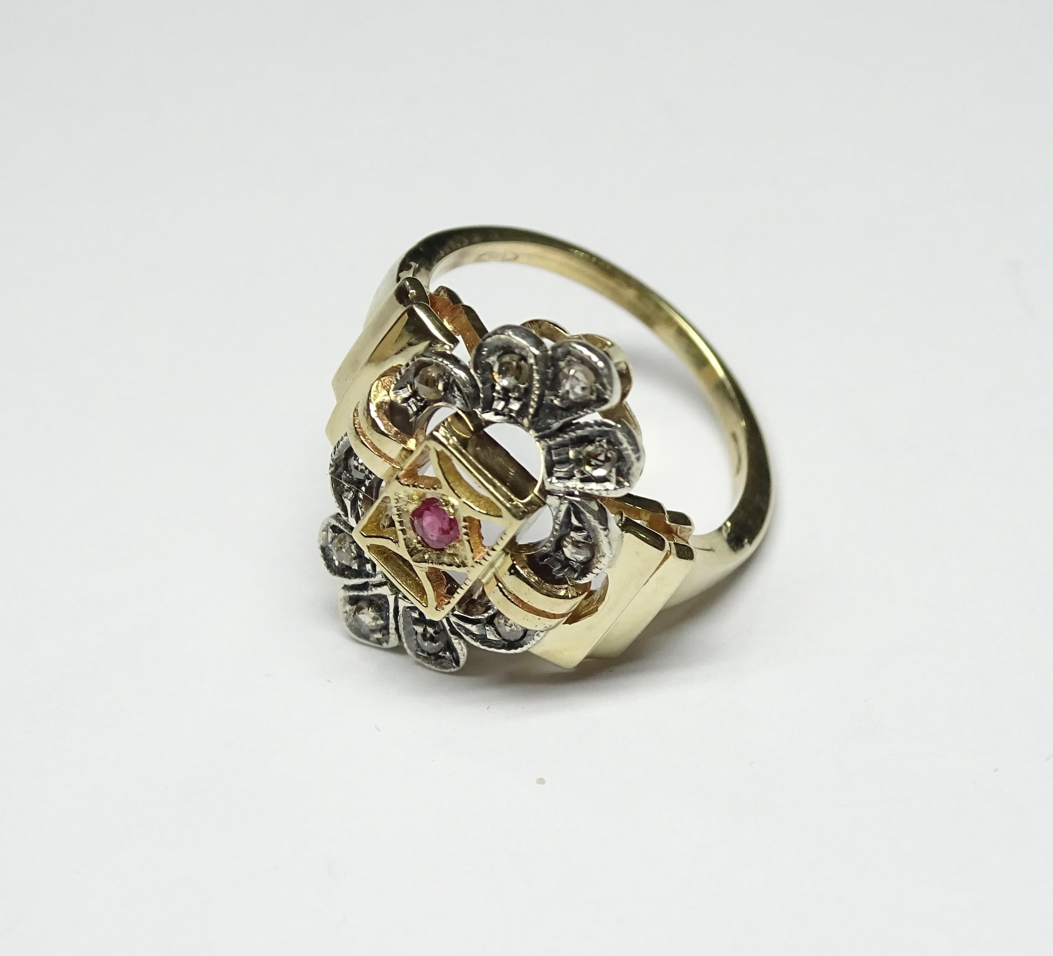 Art Nouveau Ruby Rose Cut Diamonds 14 Karat Yellow Gold Ring For Sale 1