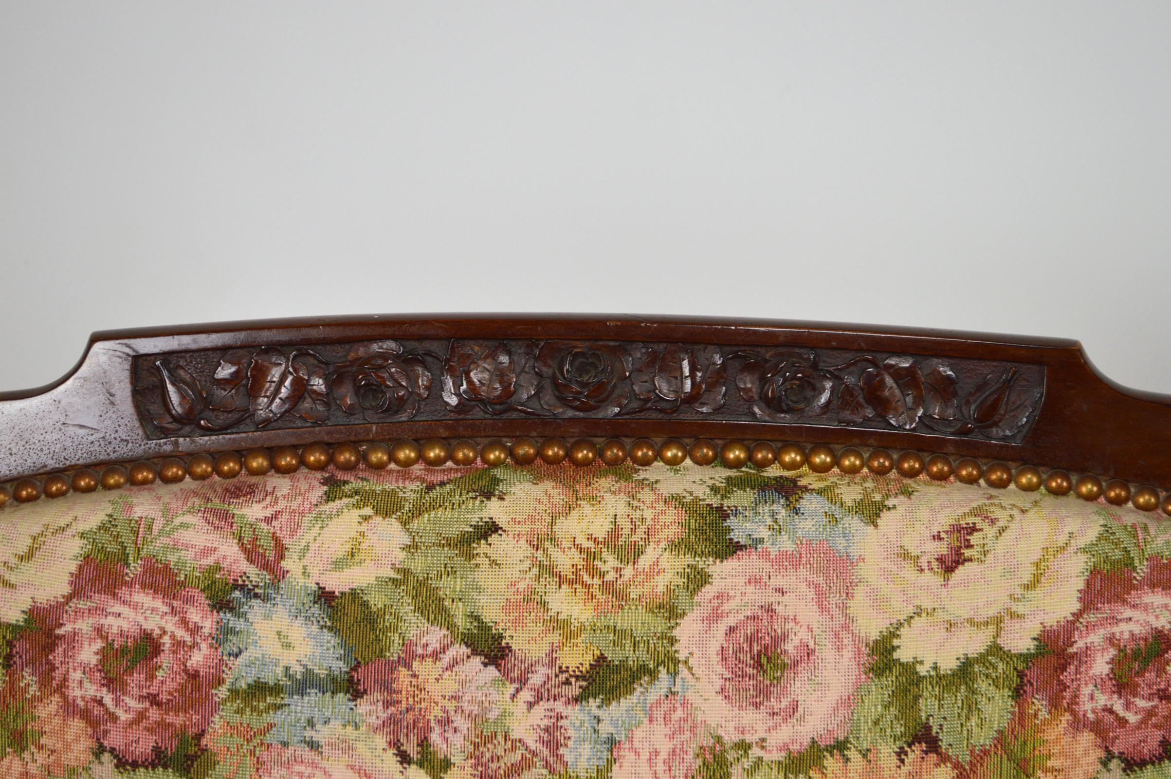 Art Nouveau Salon Set in Carved Mahogany on a Floral Theme, circa 1900 For Sale 11