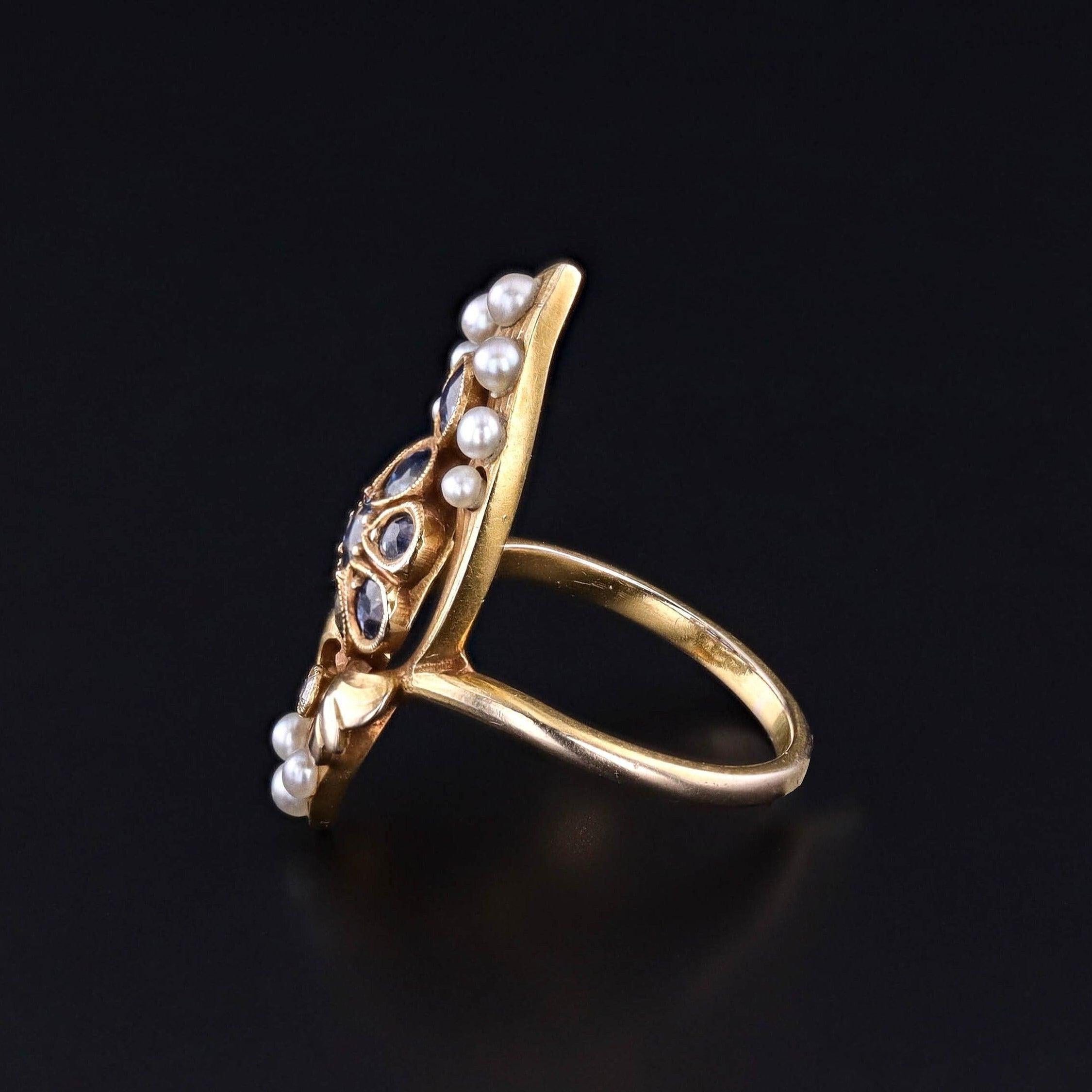 Round Cut Art Nouveau Sapphire and Pearl Ring of 14k Gold For Sale