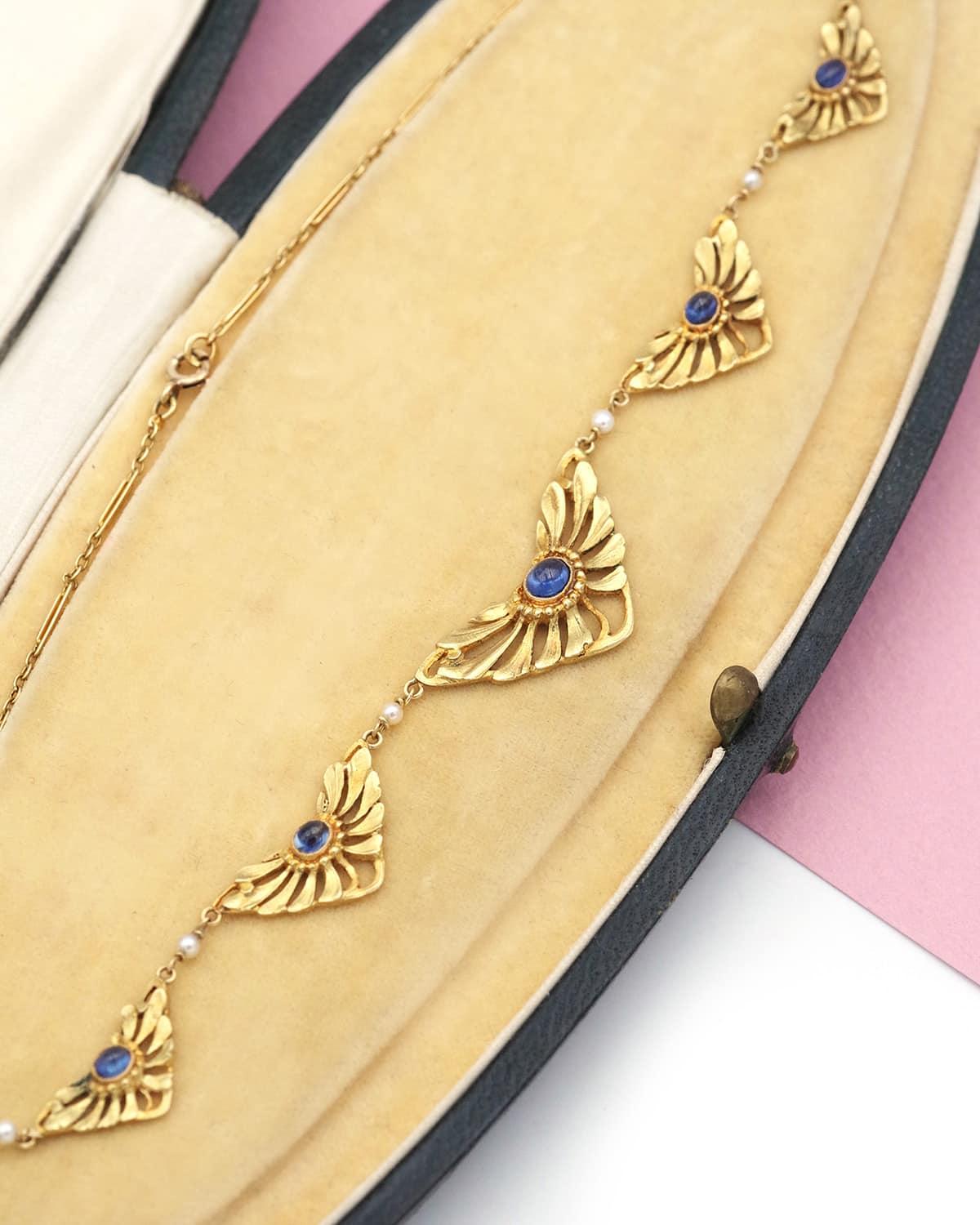 Collana Art Nouveau con drappeggio di fiori di zaffiro, oro 18 carati in vendita 2