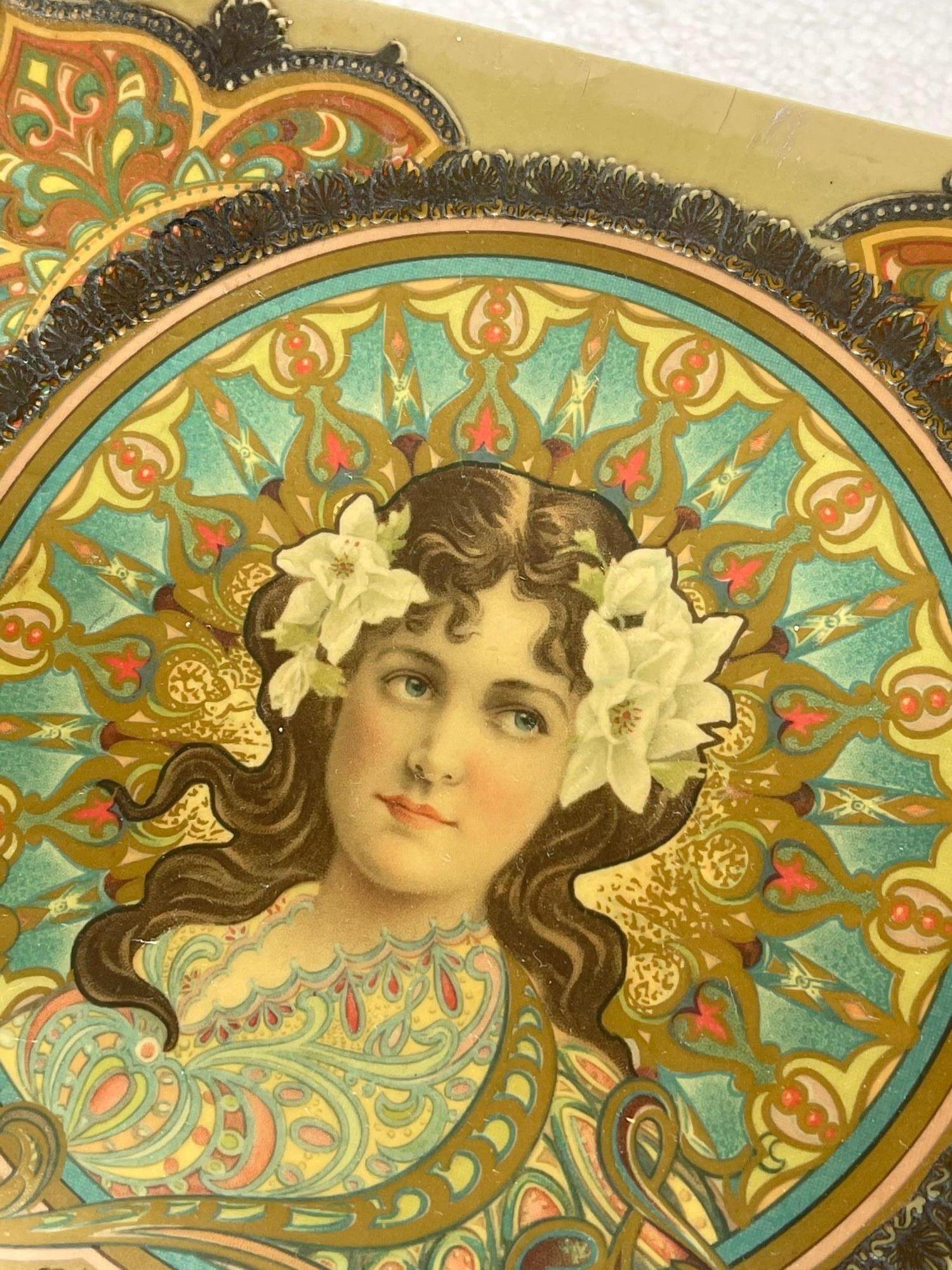 Boîte à bijoux Art Nouveau doublée de satin avec/ Portrait sur le couvercle en vente 2