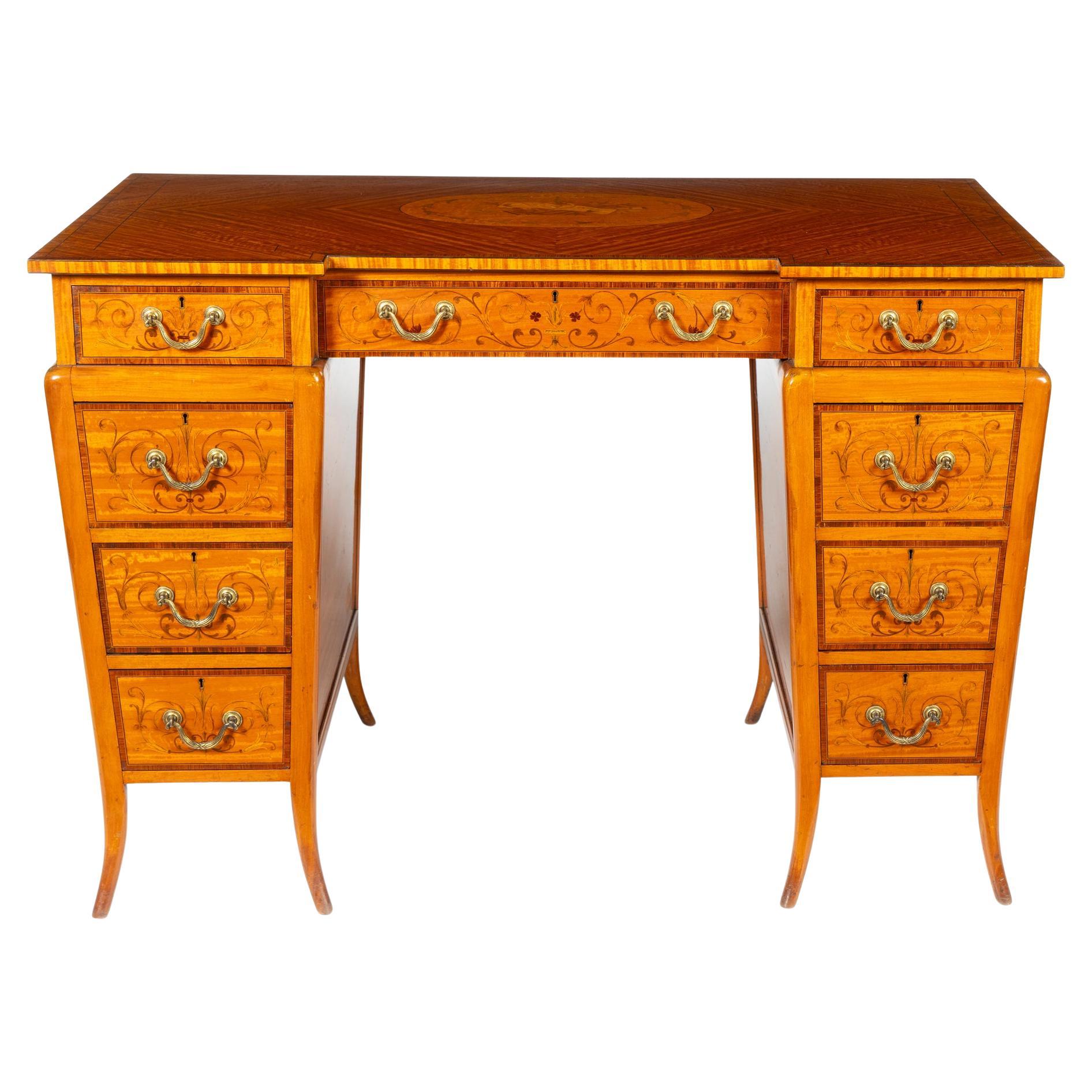 Tavolo da scrittura Art Nouveau in legno di raso e intarsiato dei primi del '900 Qualità eccezionale in vendita