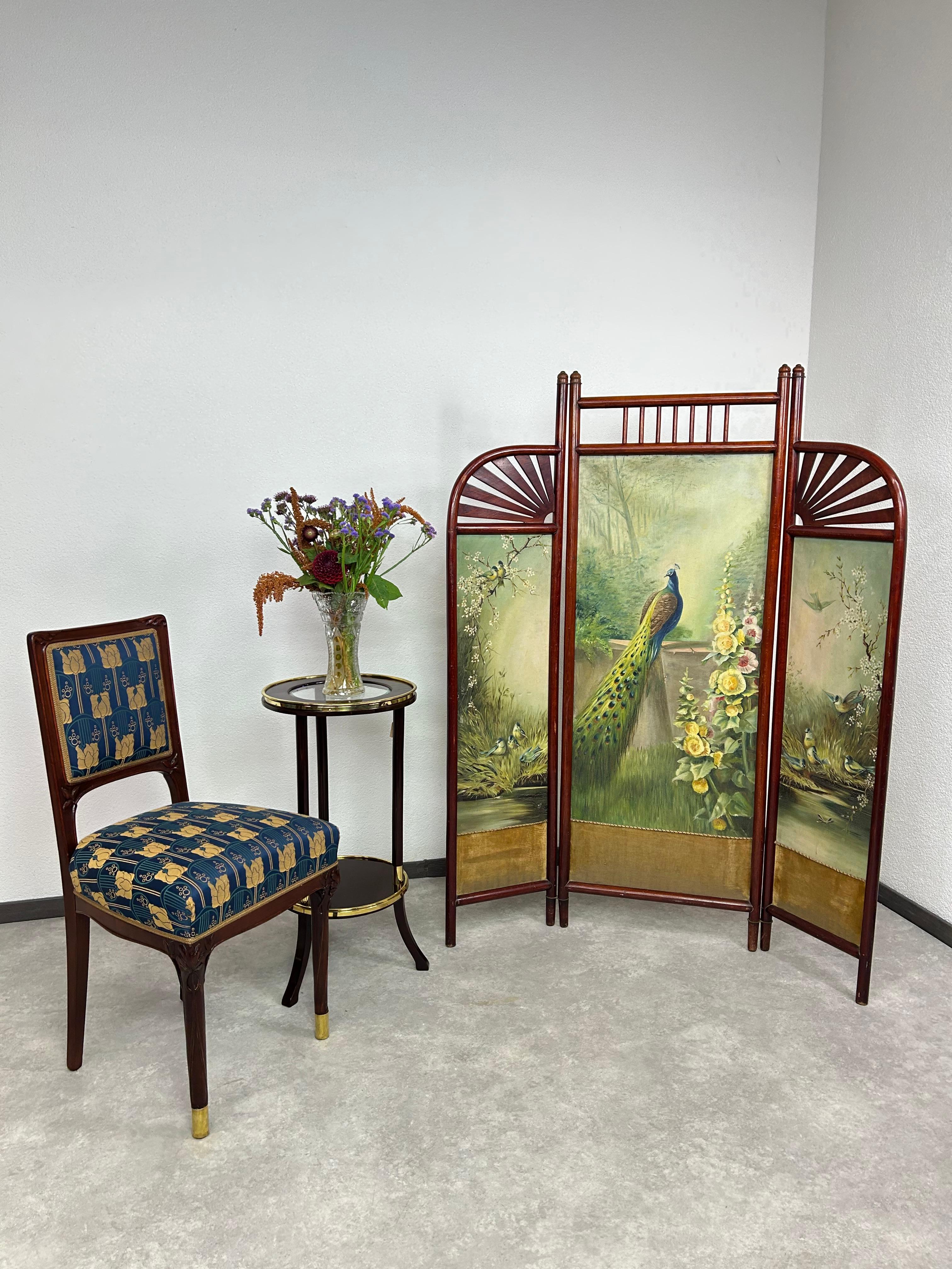 Art nouveau screen no.11306 by Thonet in excellent original condition. Oil peacock painting on canvas in bentwood frame.
