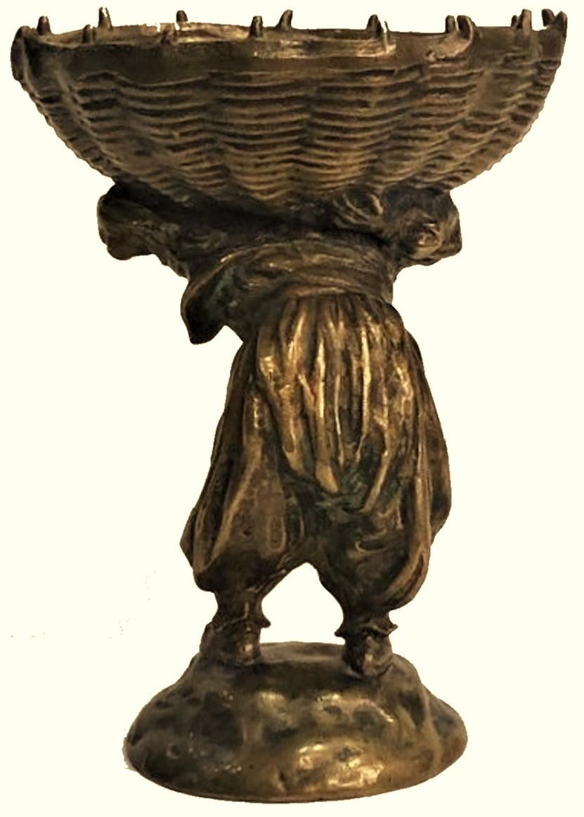 Jugendstil-Skulptur- Candy Bowl aus vergoldeter Wiener Bronze, um 1900 (Österreichisch) im Angebot