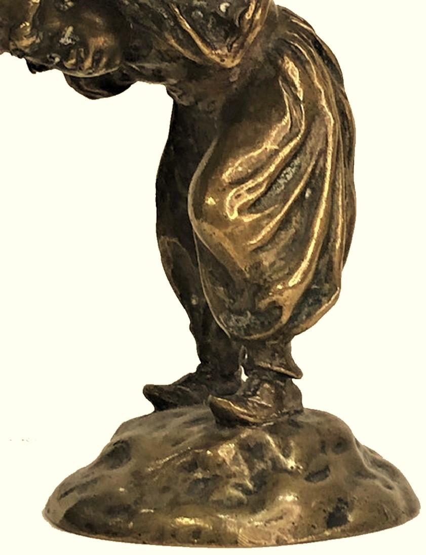 Bombonera escultórica Art Nouveau de bronce dorado de Vienna Bronze, ca. 1900 Bronce en venta