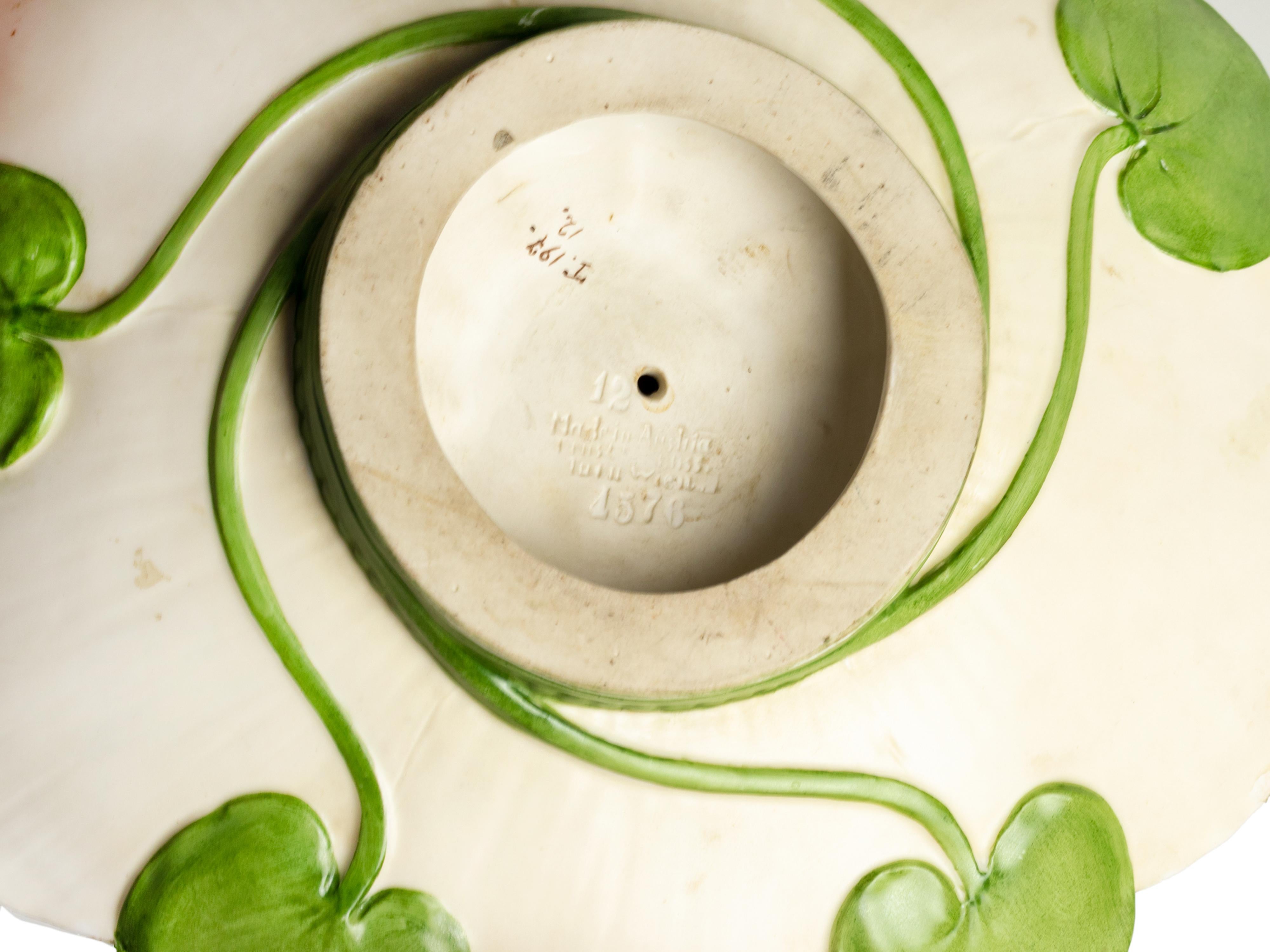 Scultura Art Nouveau, Vassoio figurato Fanciulla e Ninfee, Ernst Wahliss in vendita 3