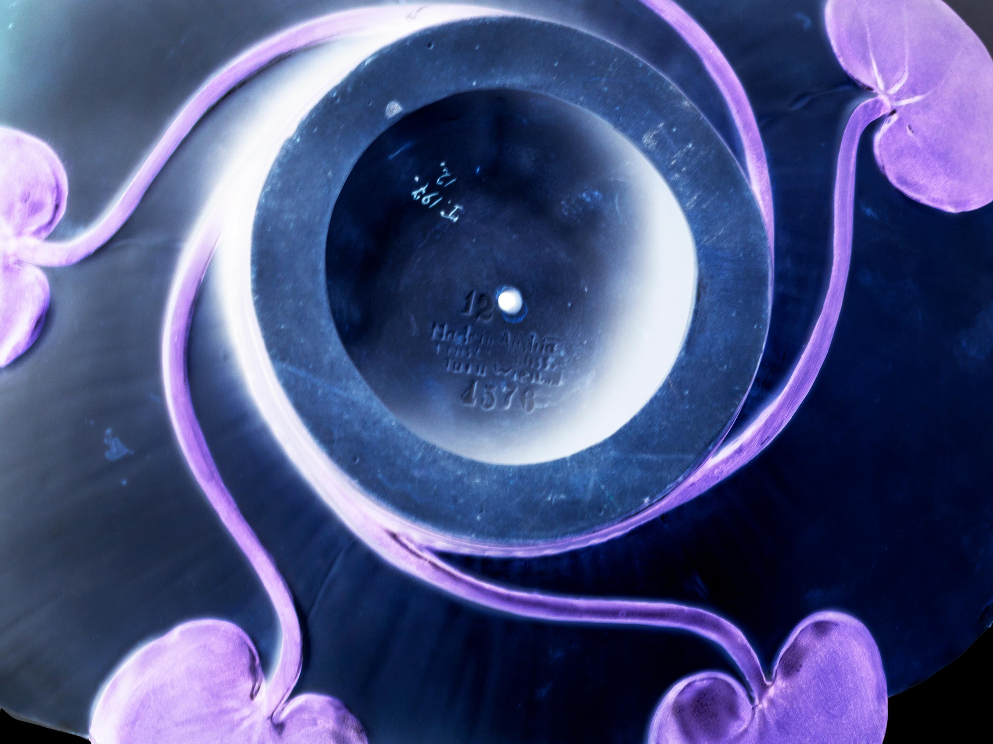 Scultura Art Nouveau, Vassoio figurato Fanciulla e Ninfee, Ernst Wahliss in vendita 4