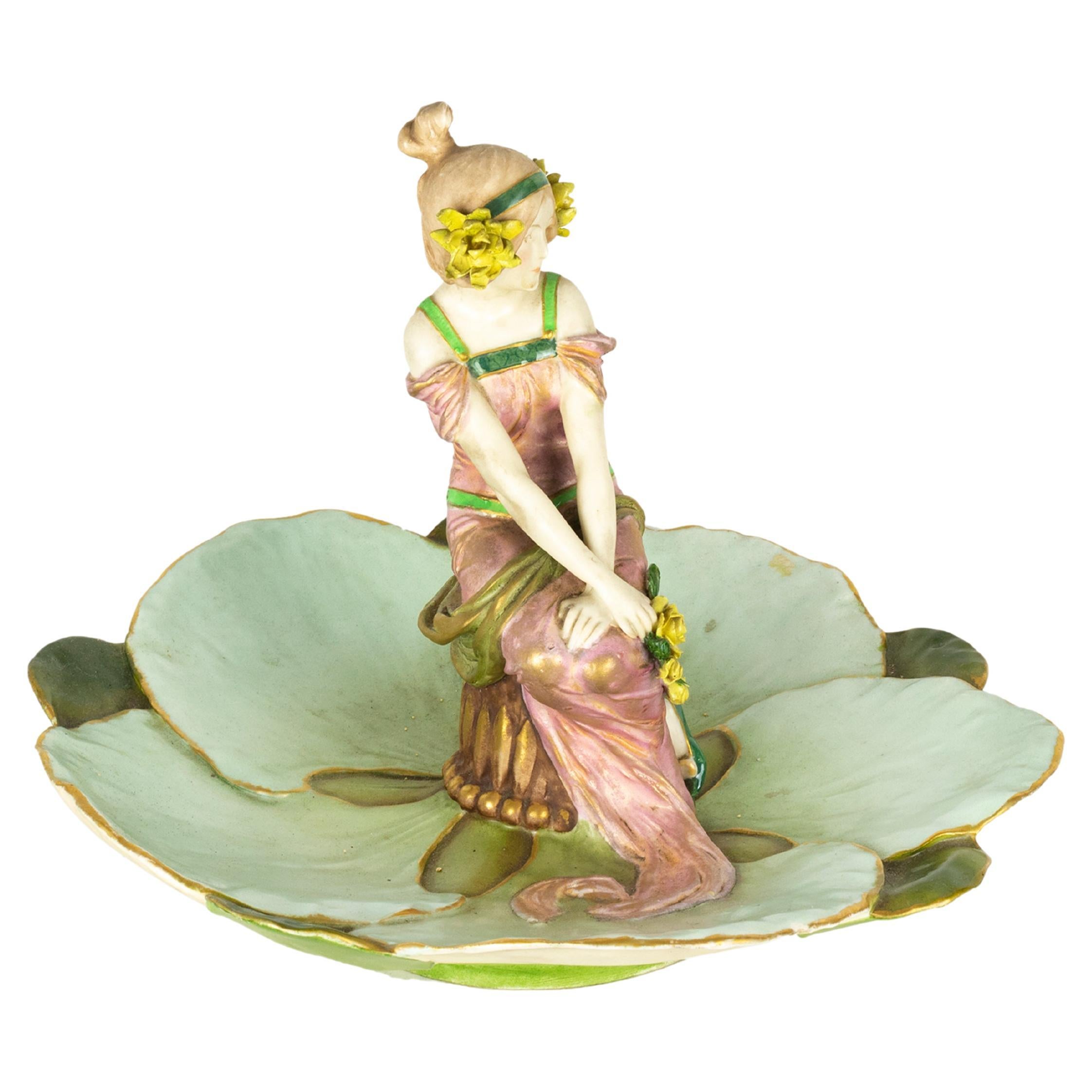 Scultura Art Nouveau, Vassoio figurato Fanciulla e Ninfee, Ernst Wahliss