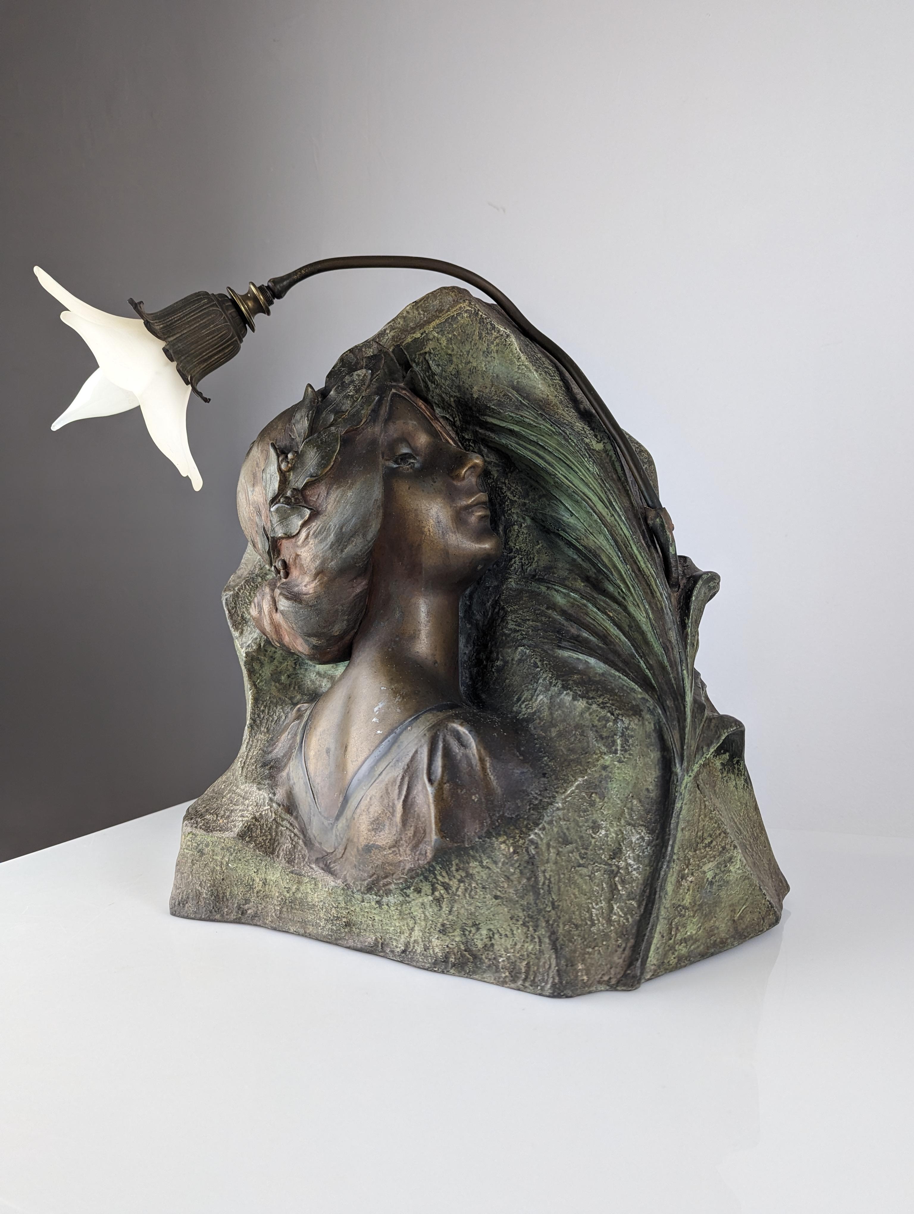 This exquisite bronze sculpture lamp, designed by French sculptor Julien Causse (1869 - 1914), is a wonderful decorative piece that captures the elegance and beauty of a lady carved from stone. Carved in meticulous detail, the female figure radiates
