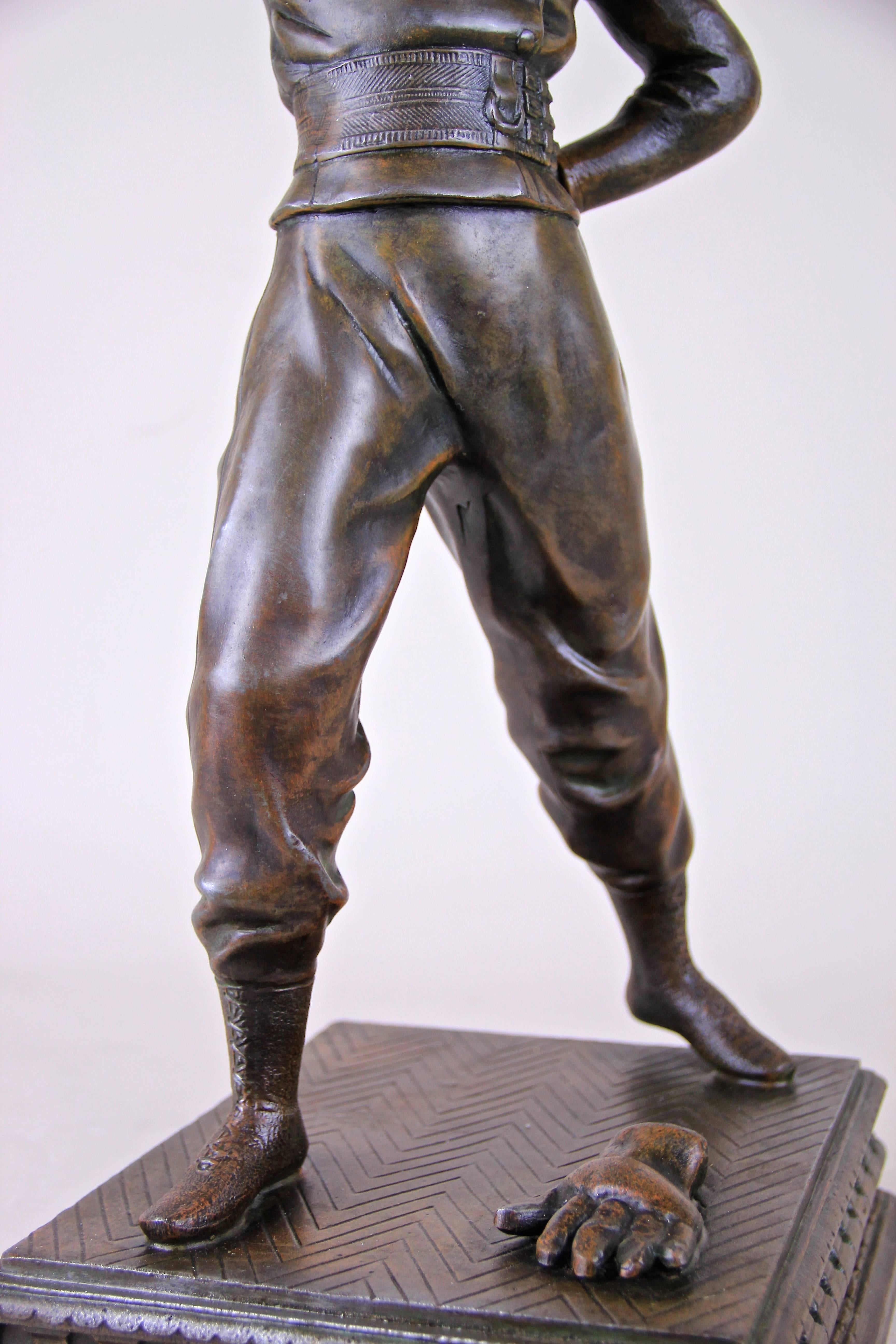 Jugendstil-Skulptur „Swordsman“, signiert, um 1900 (Zinn)