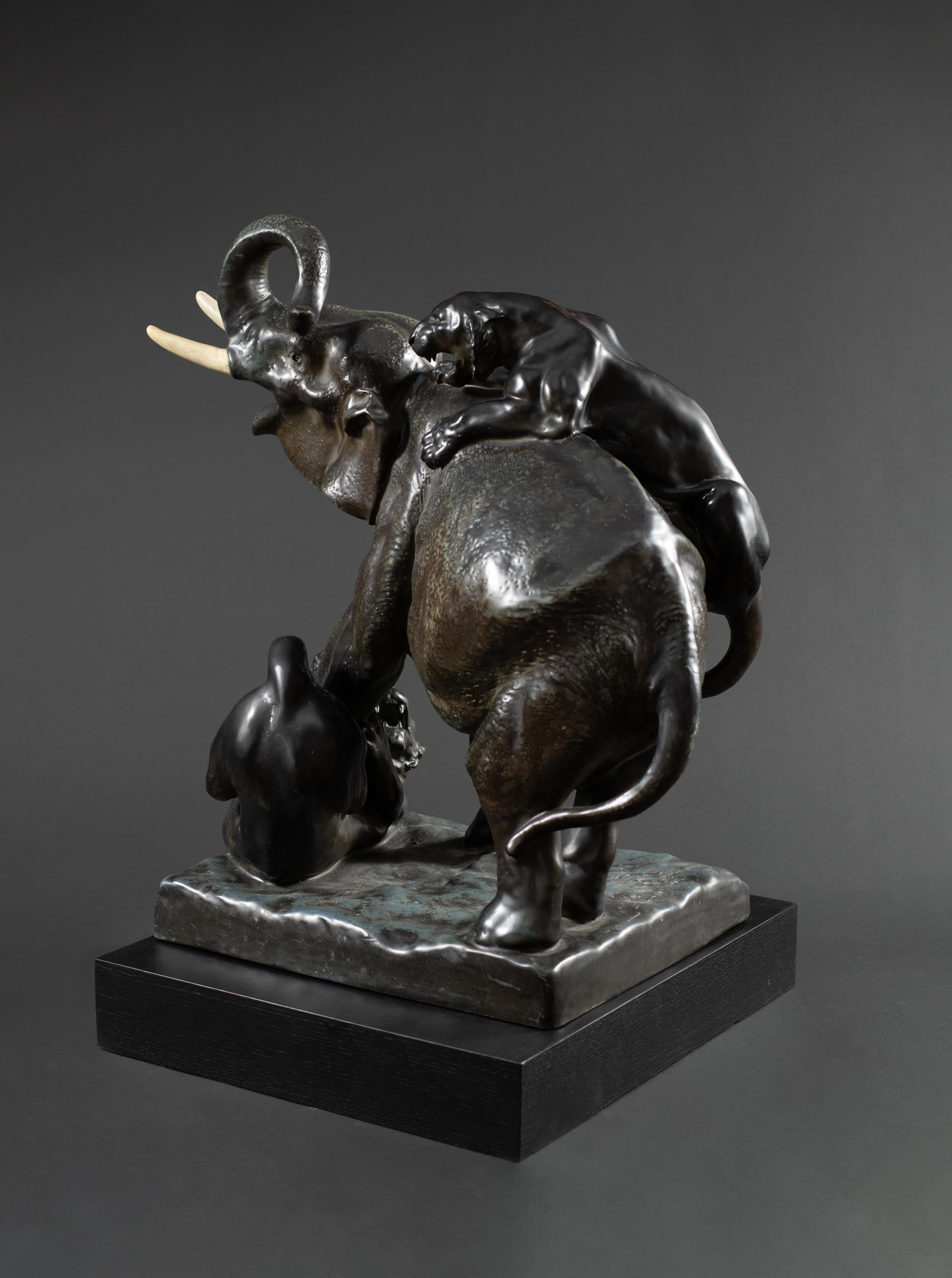 Sculpture Art Nouveau « The Invincable » d'Arthur Strasser pour RStK Amphora en vente 1