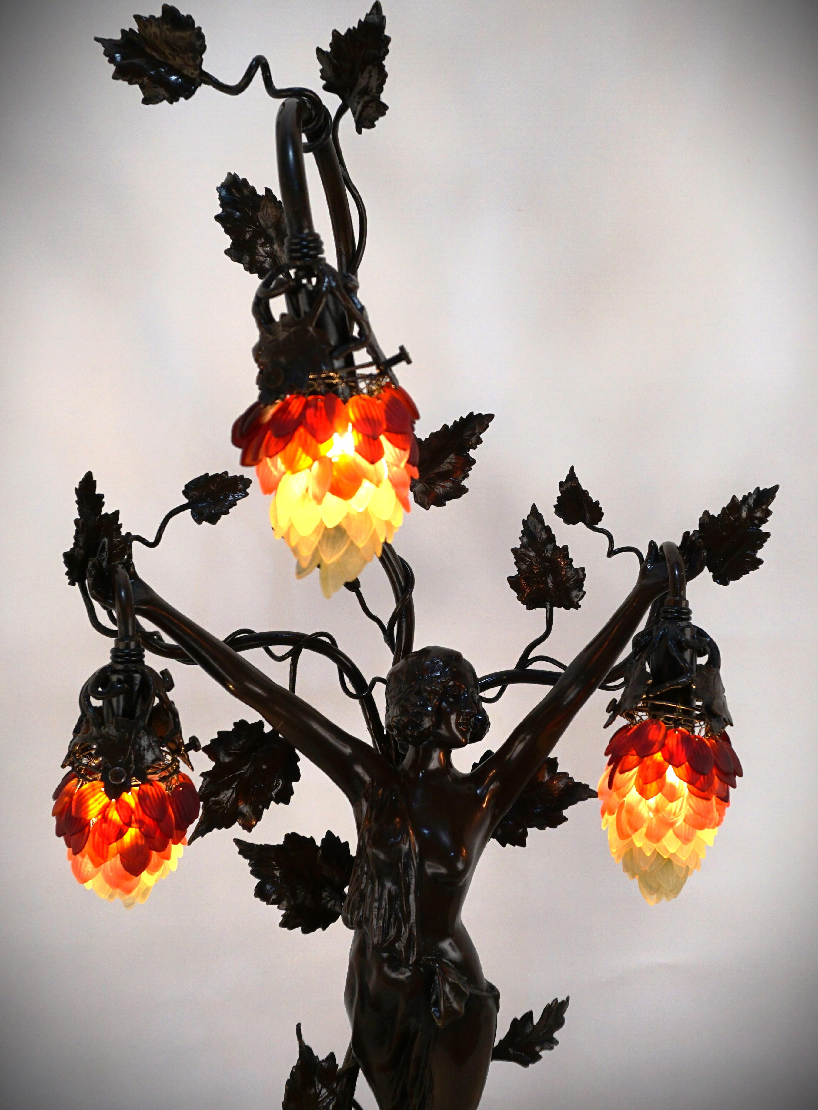 Art Nouveau Sculpture Three Light Table Lamp In Good Condition For Sale In Fairfax, VA