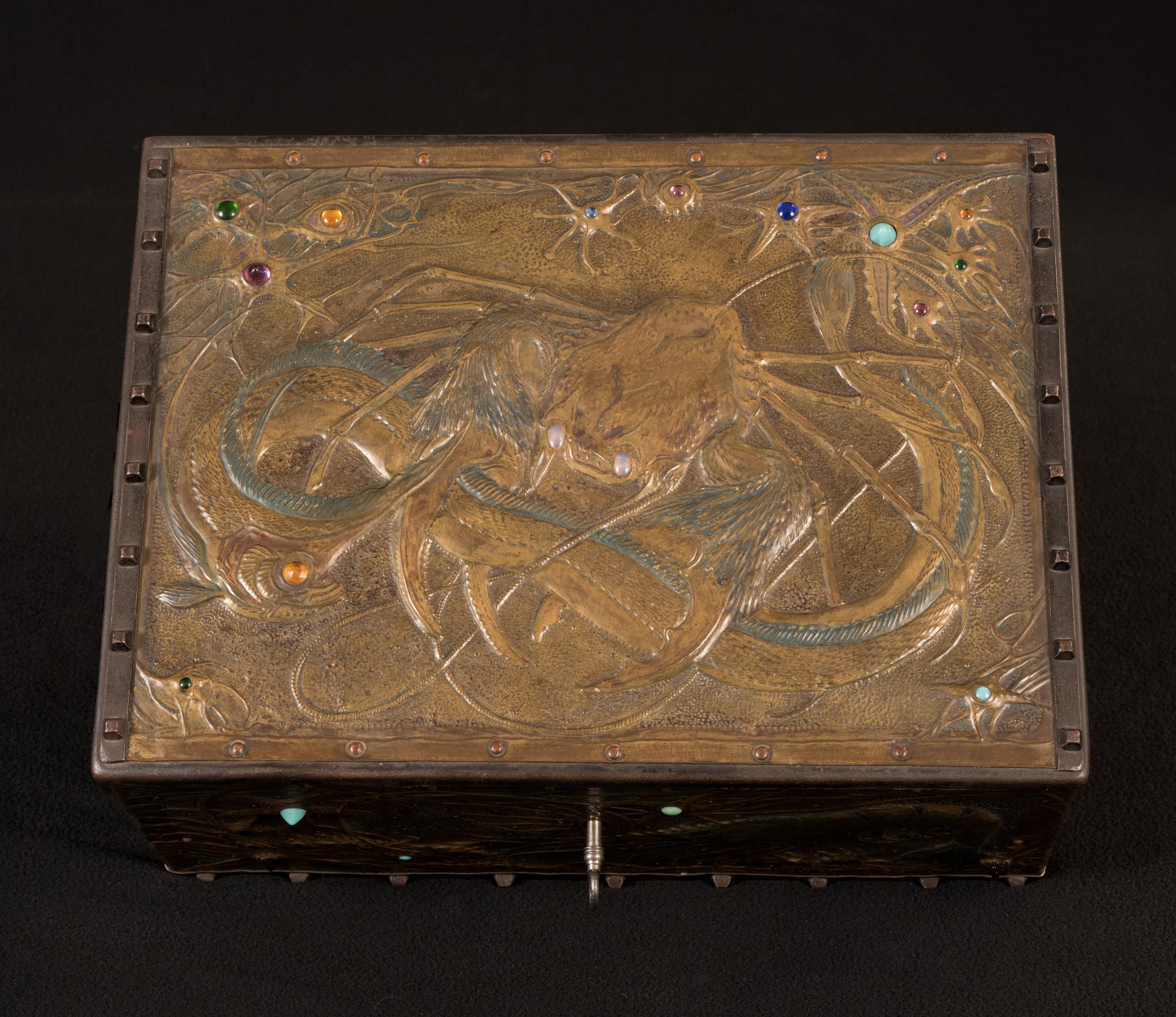 Art nouveau Boîte Art Nouveau en repoussé de fond de mer par Alfred Daguet en vente