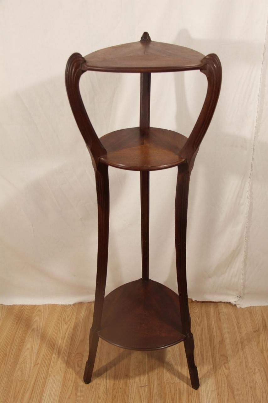 saddle from the art nouveau period with three trays, in good condition, some usual scratches on the upper tray attributed to Majorelle