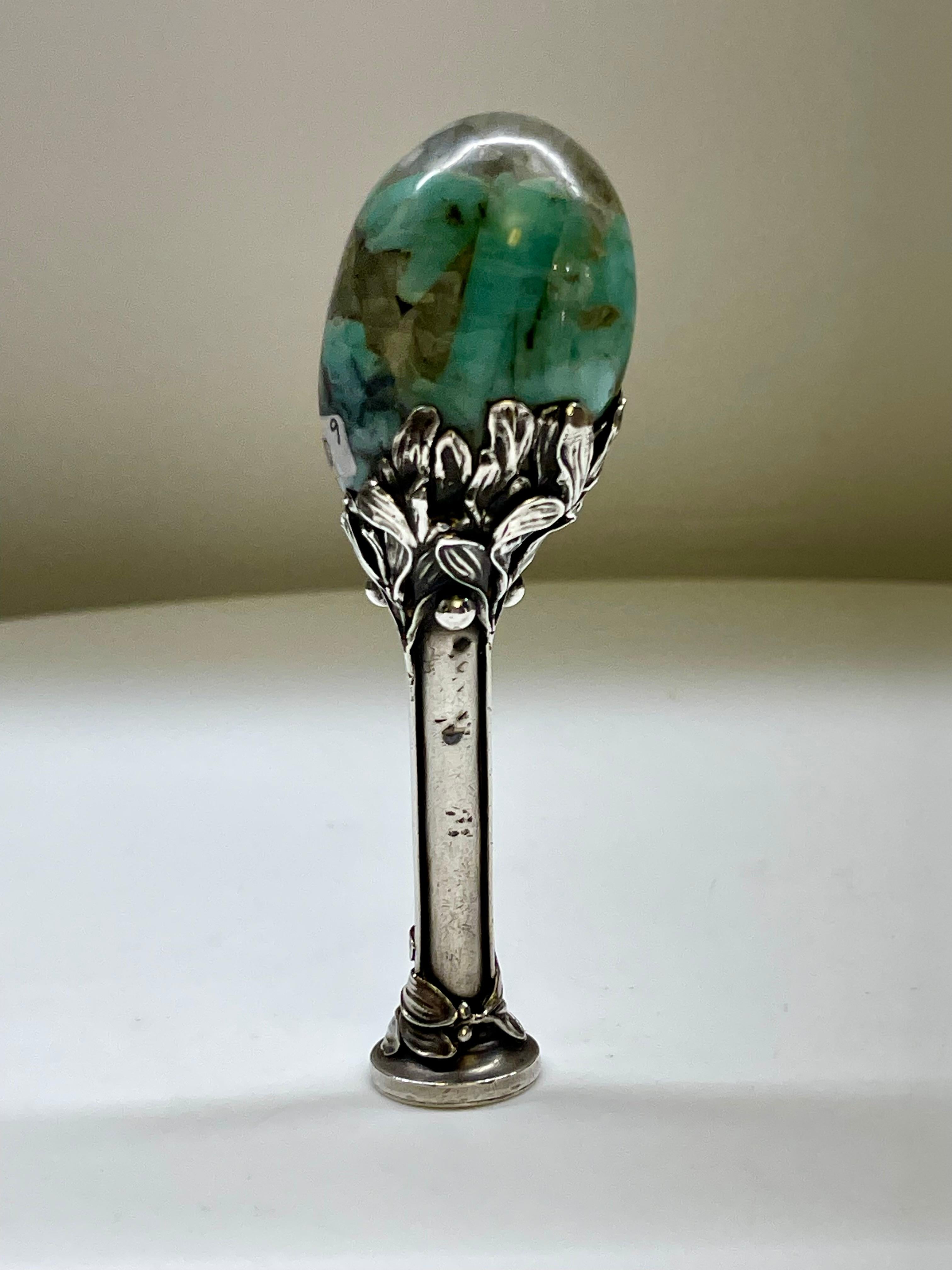 XX secolo Sigillo Art Nouveau, realizzato in argento e pietra dura, Francia 1900. in vendita