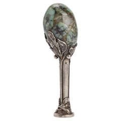 Sceau Art nouveau, fabriqué en argent et en pierre dure, France 1900.