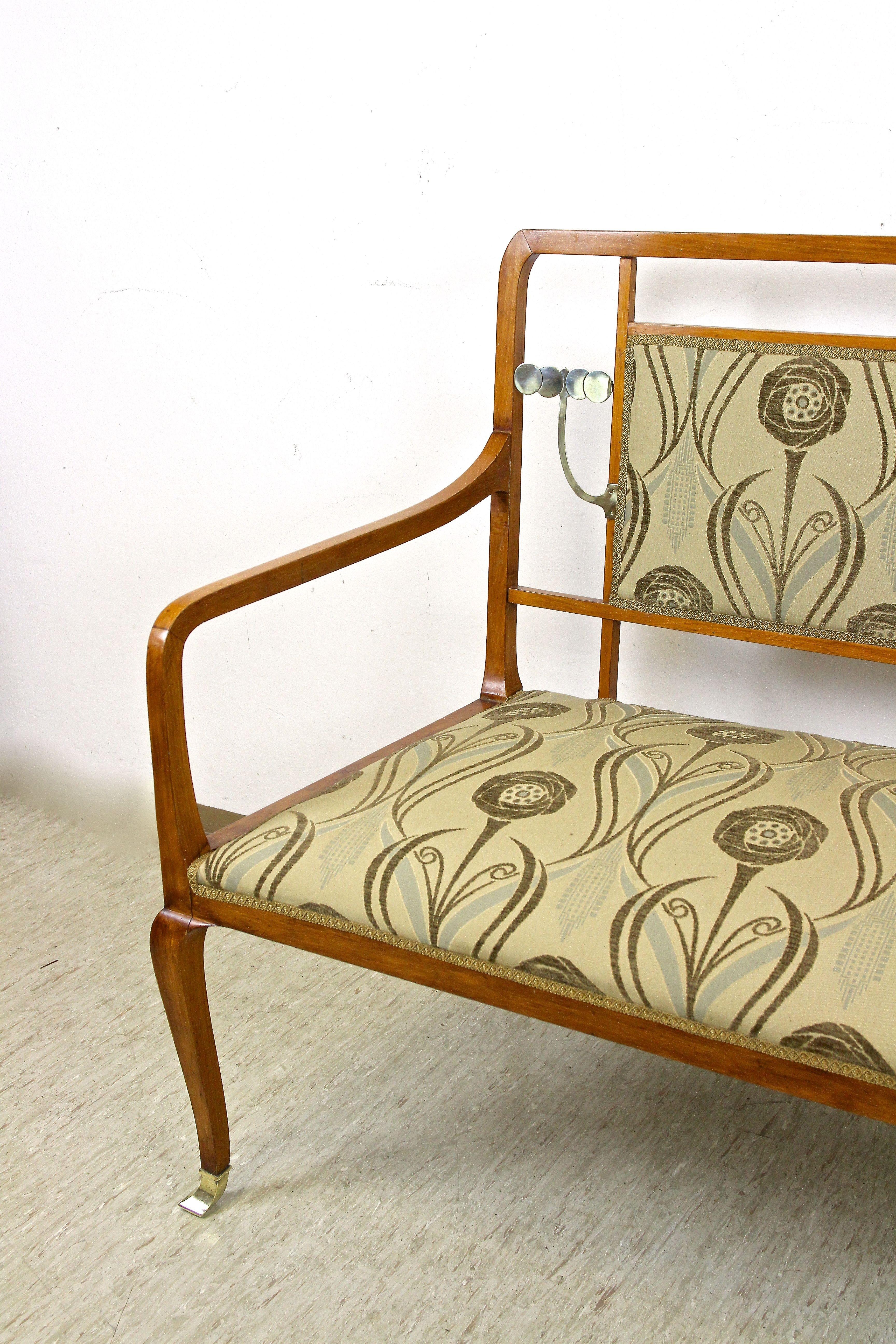 Art Nouveau Seating Set with Brass Elements + Table, Austria, circa 1910 In Good Condition For Sale In Lichtenberg, AT