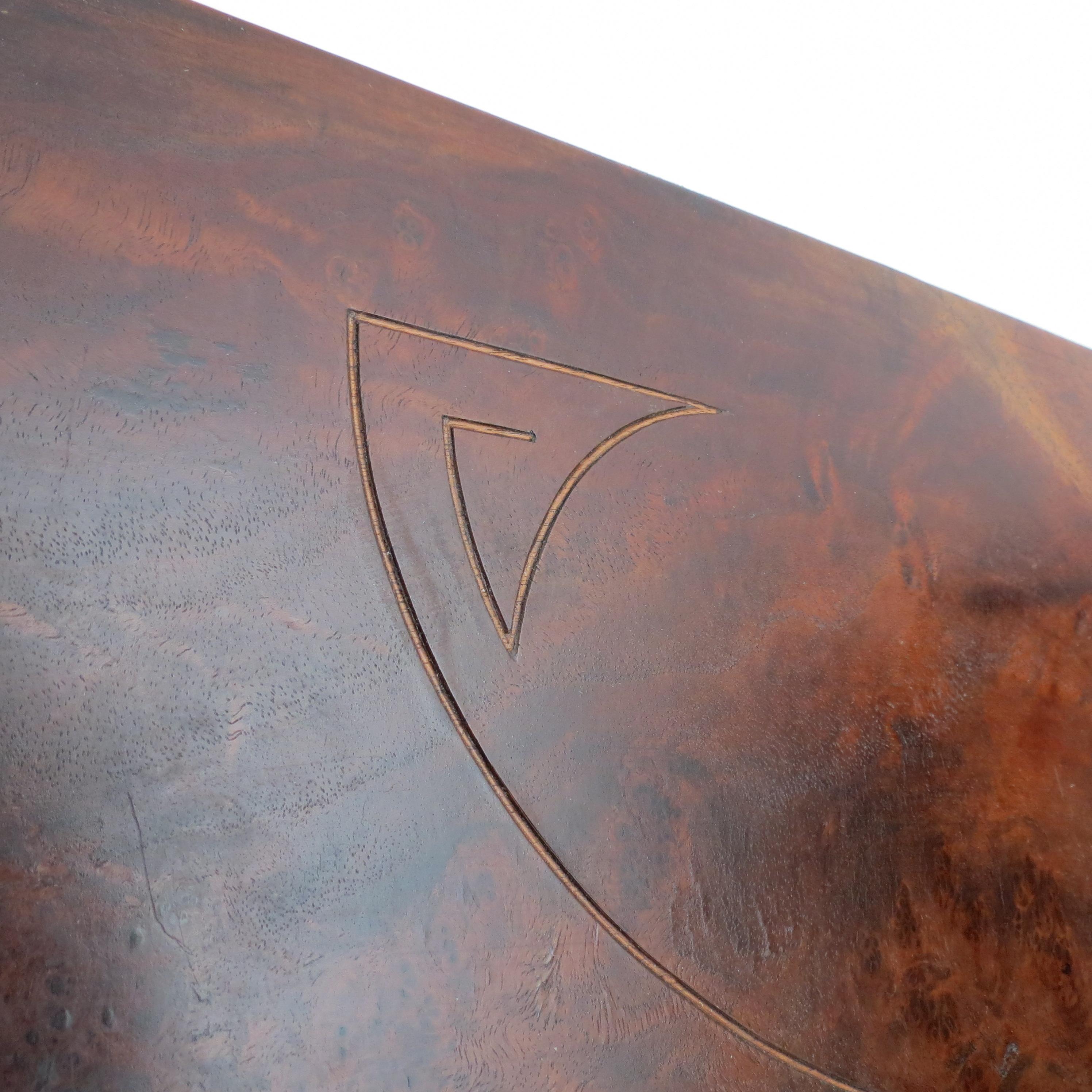 Art Nouveau Secessionist geschnitzt Burr Walnut Holz Wand hängend 1900 (Art nouveau) im Angebot